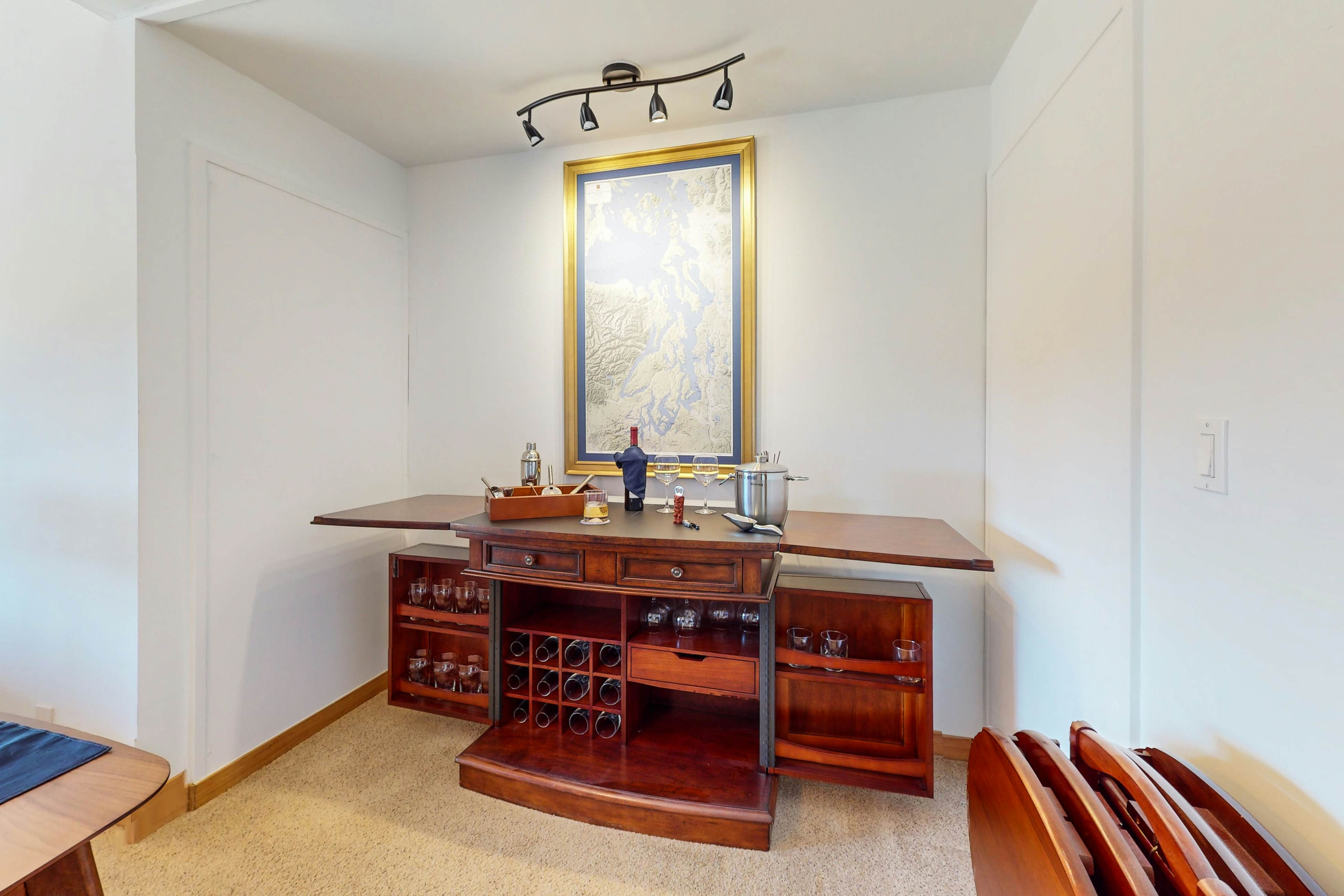 Ludlow Seaside Hale'