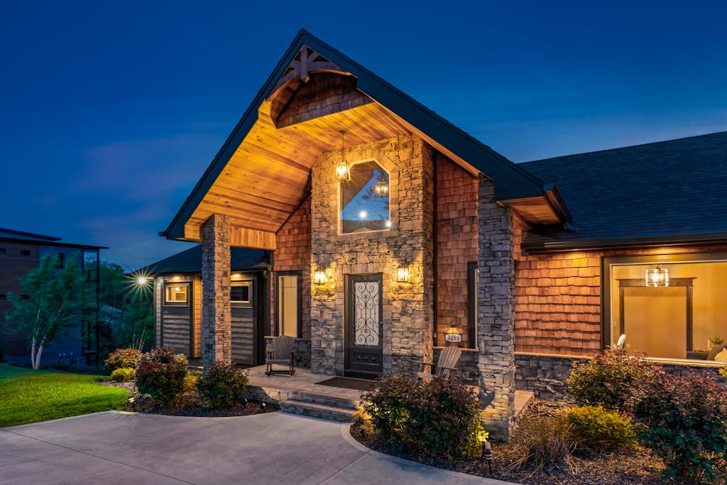 Mtn View Home, Sleeps 8, Fireplace, Games, Hot Tub — Sevierville, TN — vacation rental