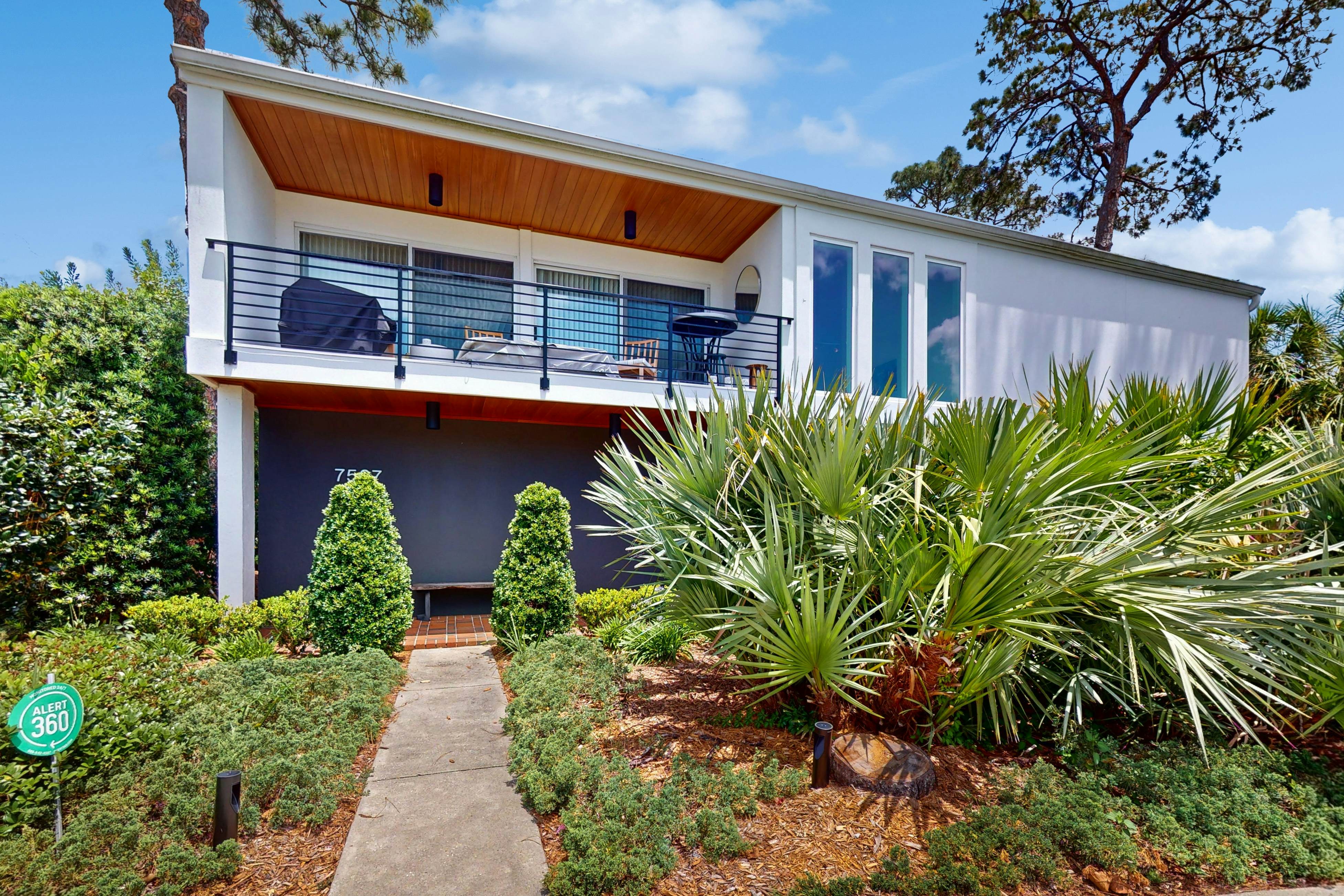 8 Pines - Sarasota Bay