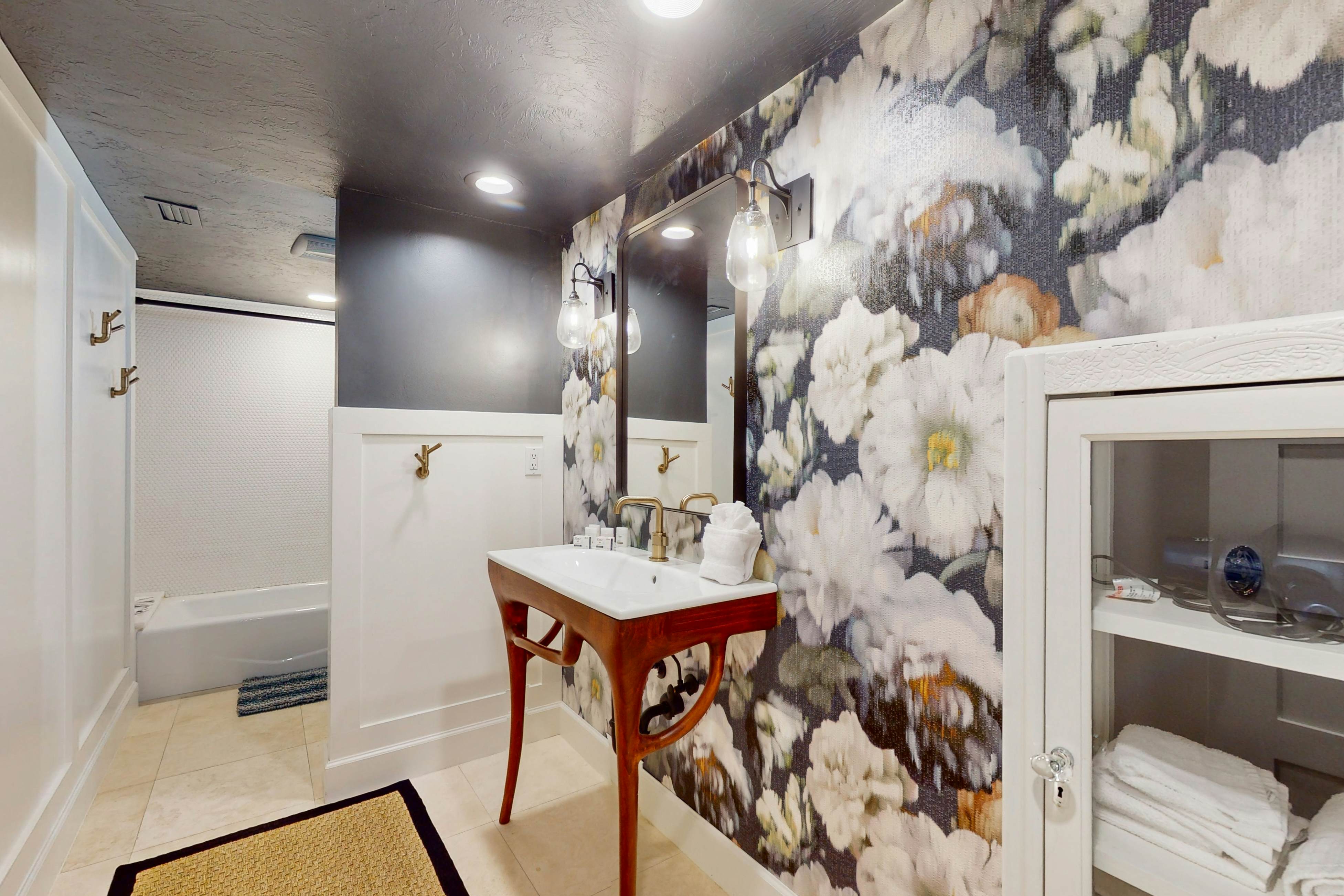 8 Pines - Sarasota Bay