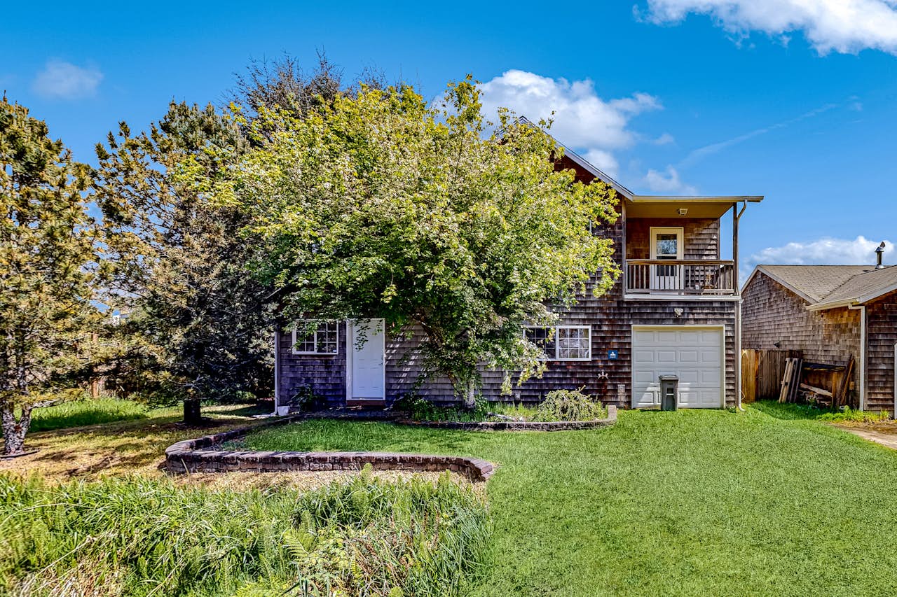 Rosemary Cottage 3 BD Nehalem, OR Vacation Rental Vacasa