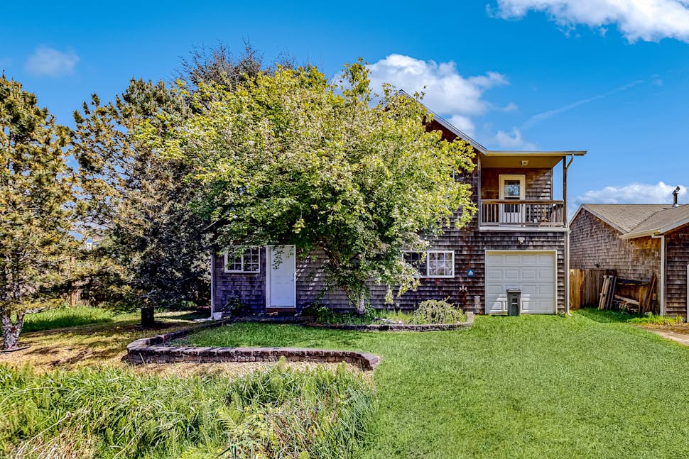 Rosemary Cottage 3 BD Nehalem, OR Vacation Rental Vacasa