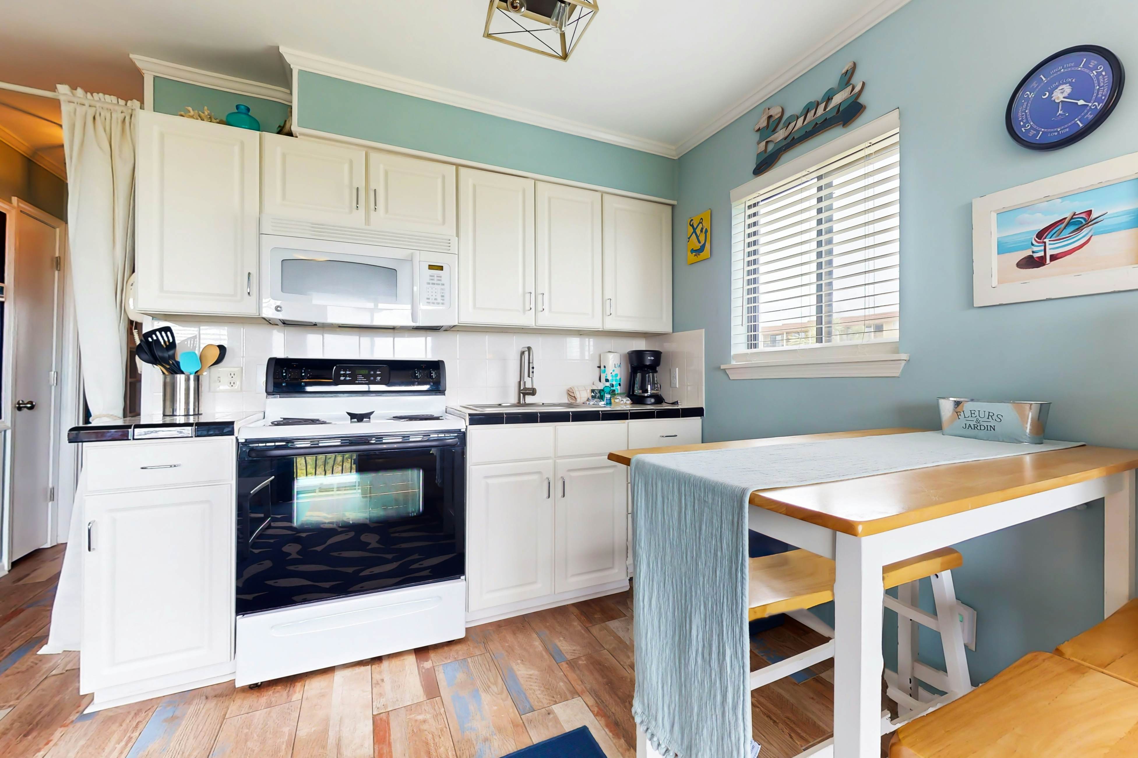 HH Beach & Tennis B127