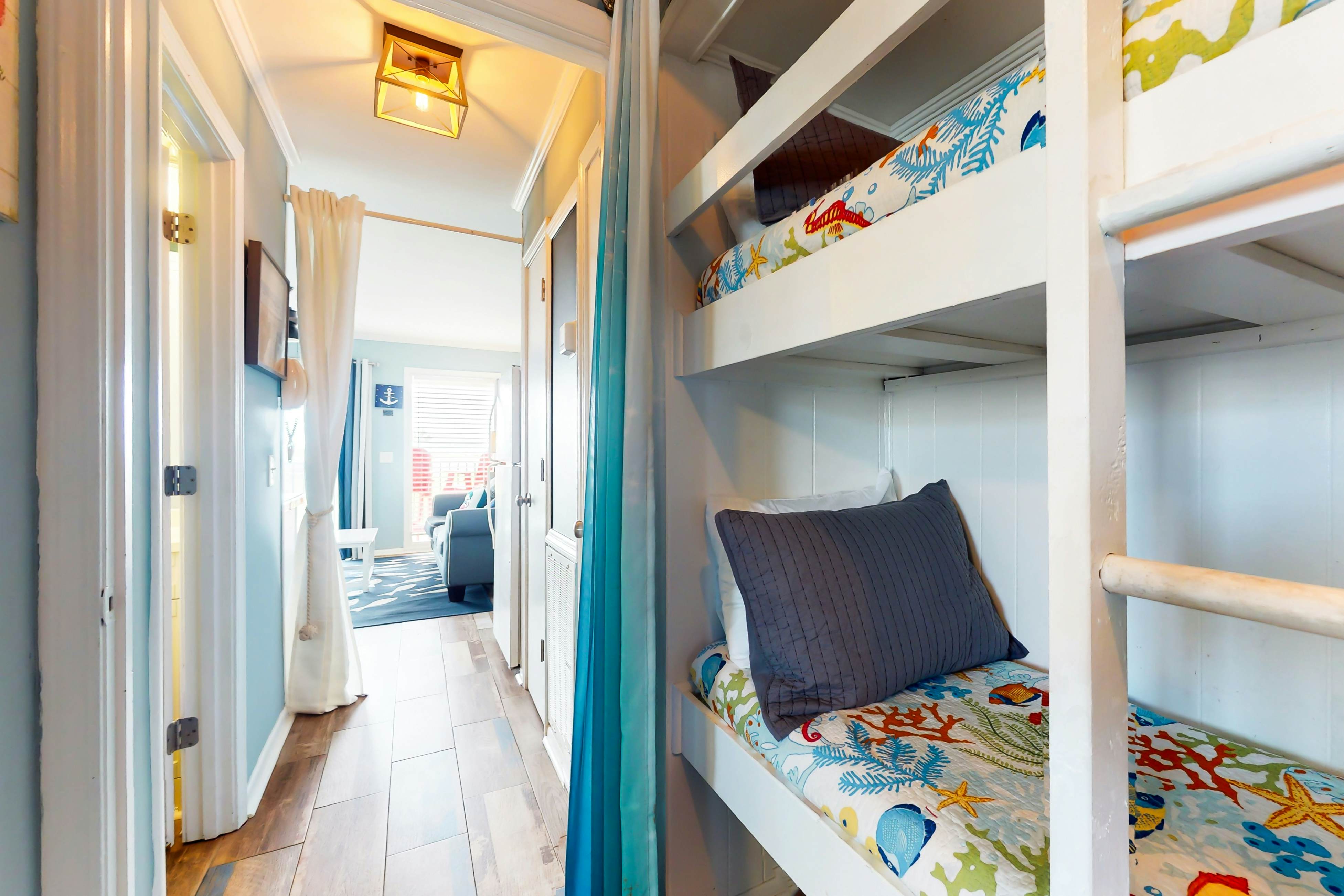 HH Beach & Tennis B127