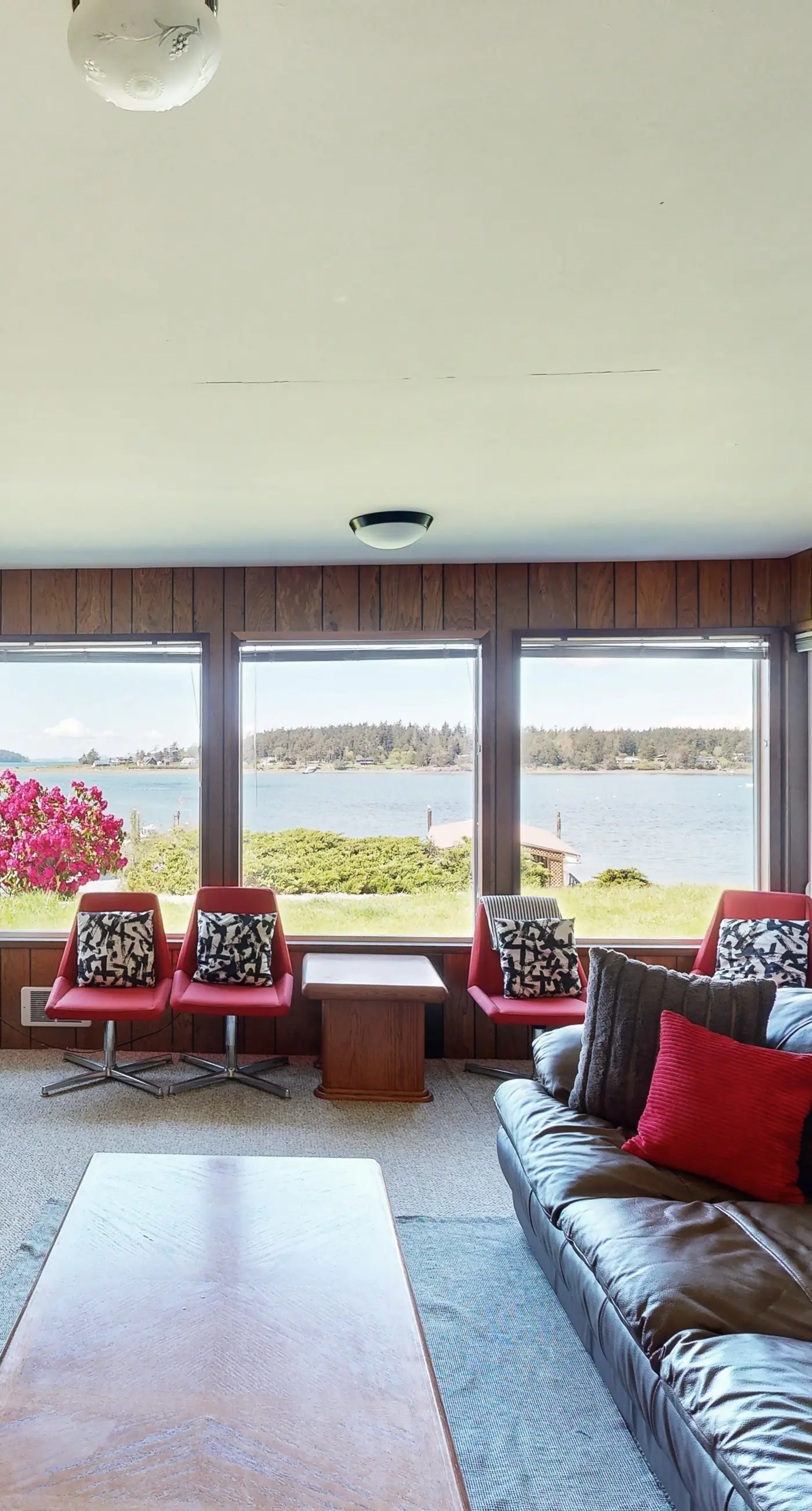 Davis House on the Bay