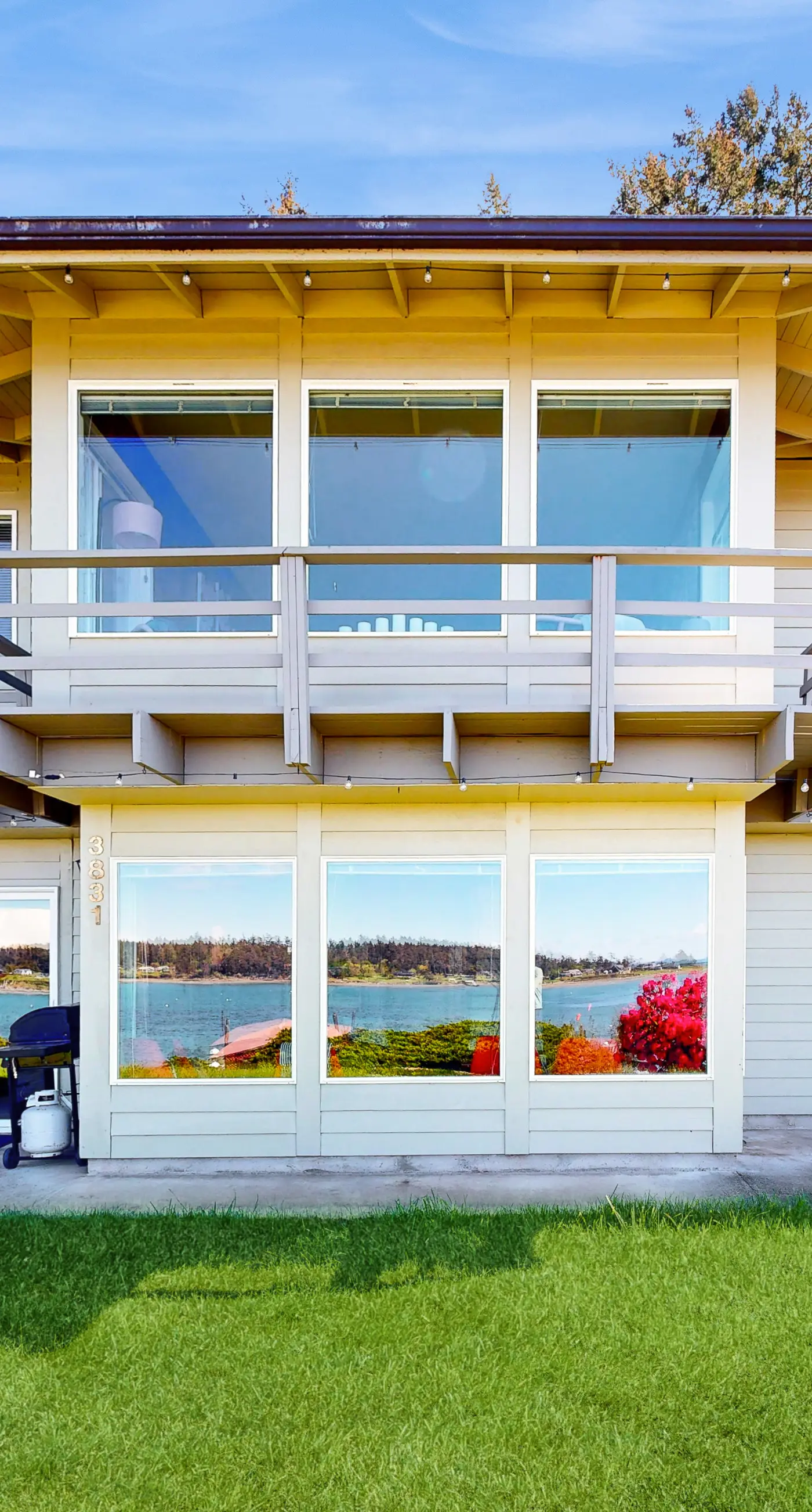 Davis House on the Bay