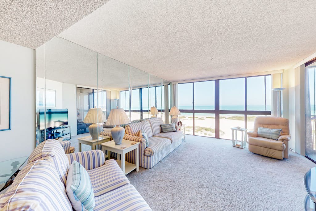 Peaceful Sand Key condo near beaches with hot tub pool and stunning views — Clearwater, FL — vacation rental