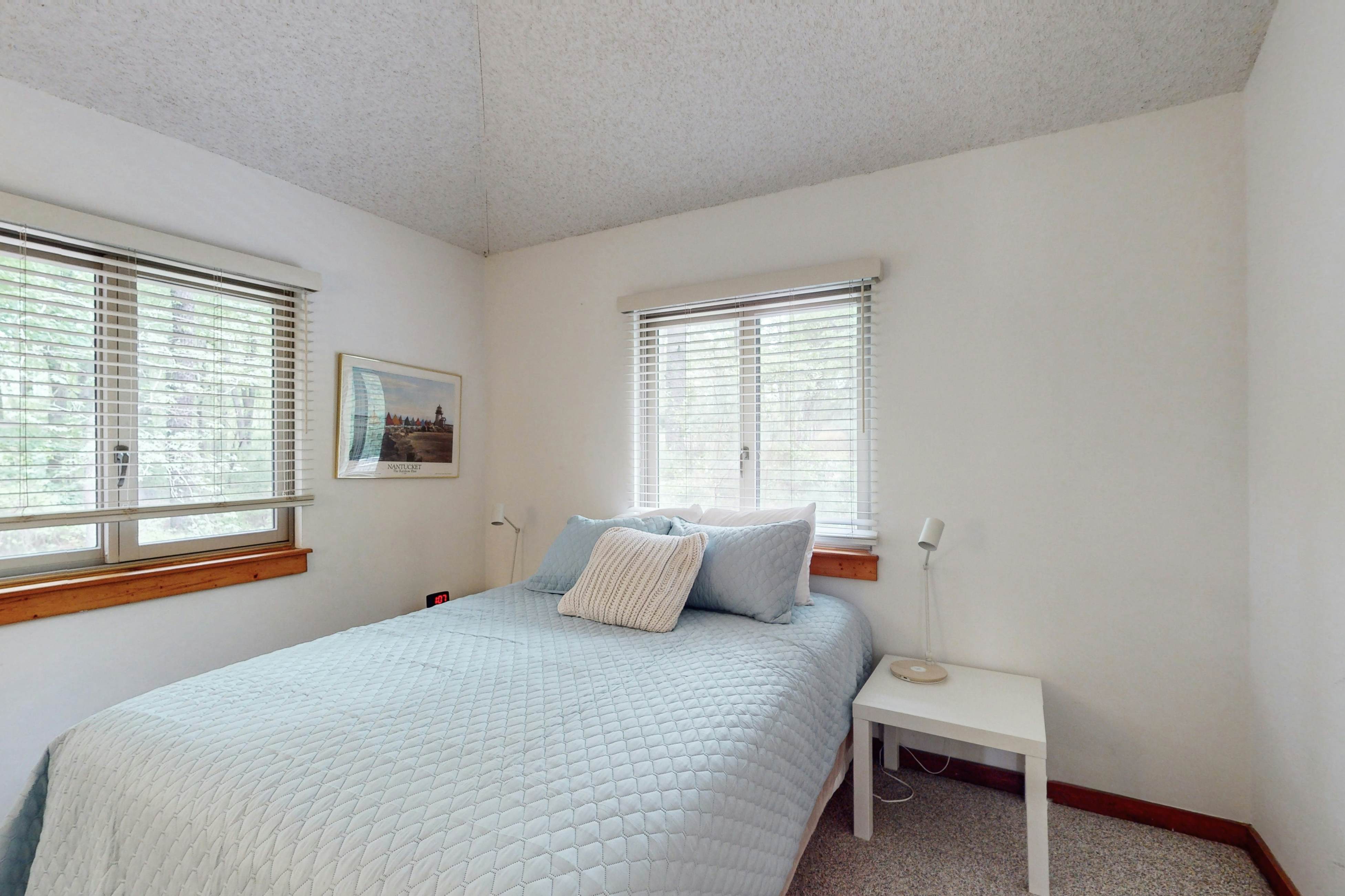 Middlesex Beach - 137 Evergreen Rd