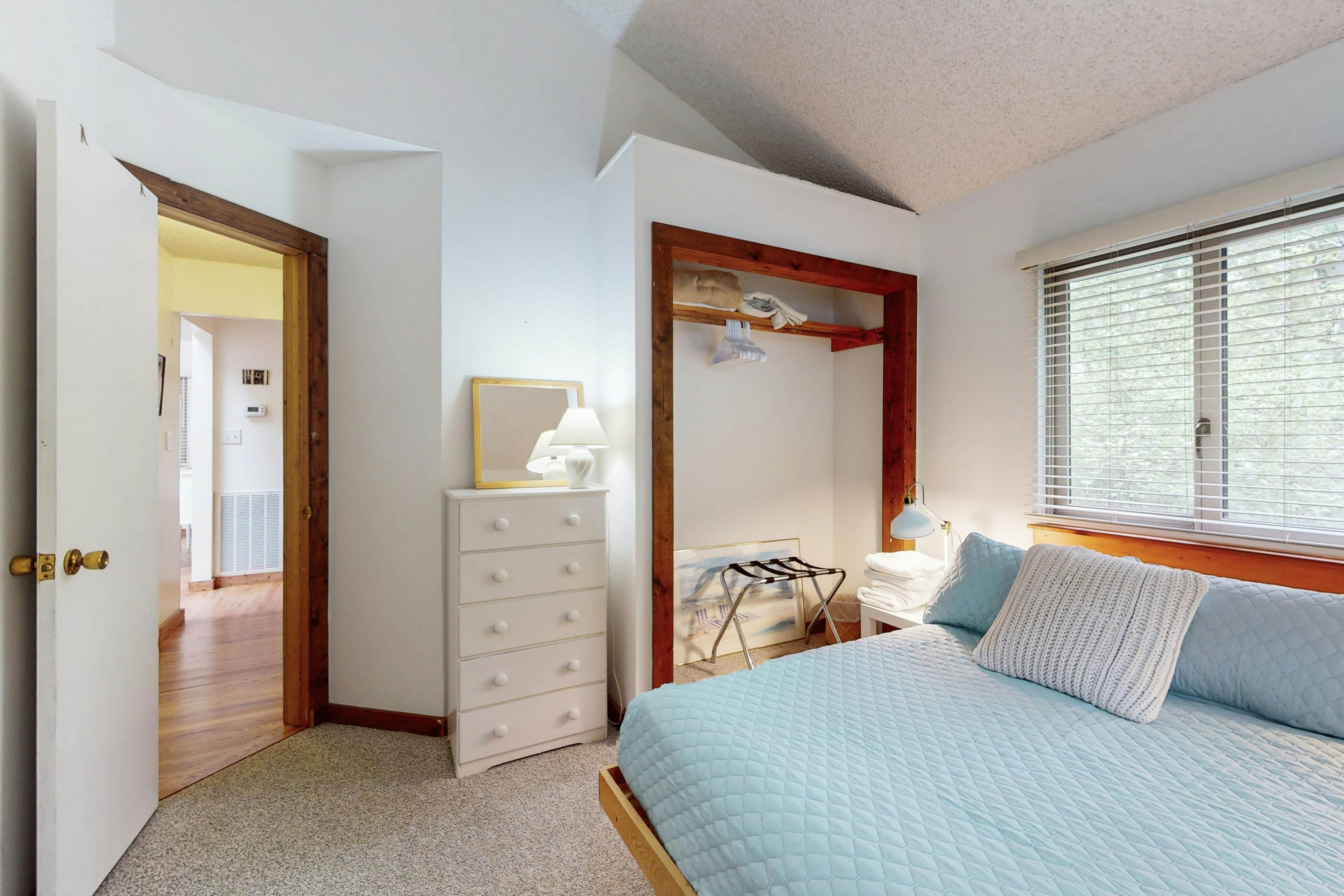 Middlesex Beach - 137 Evergreen Rd