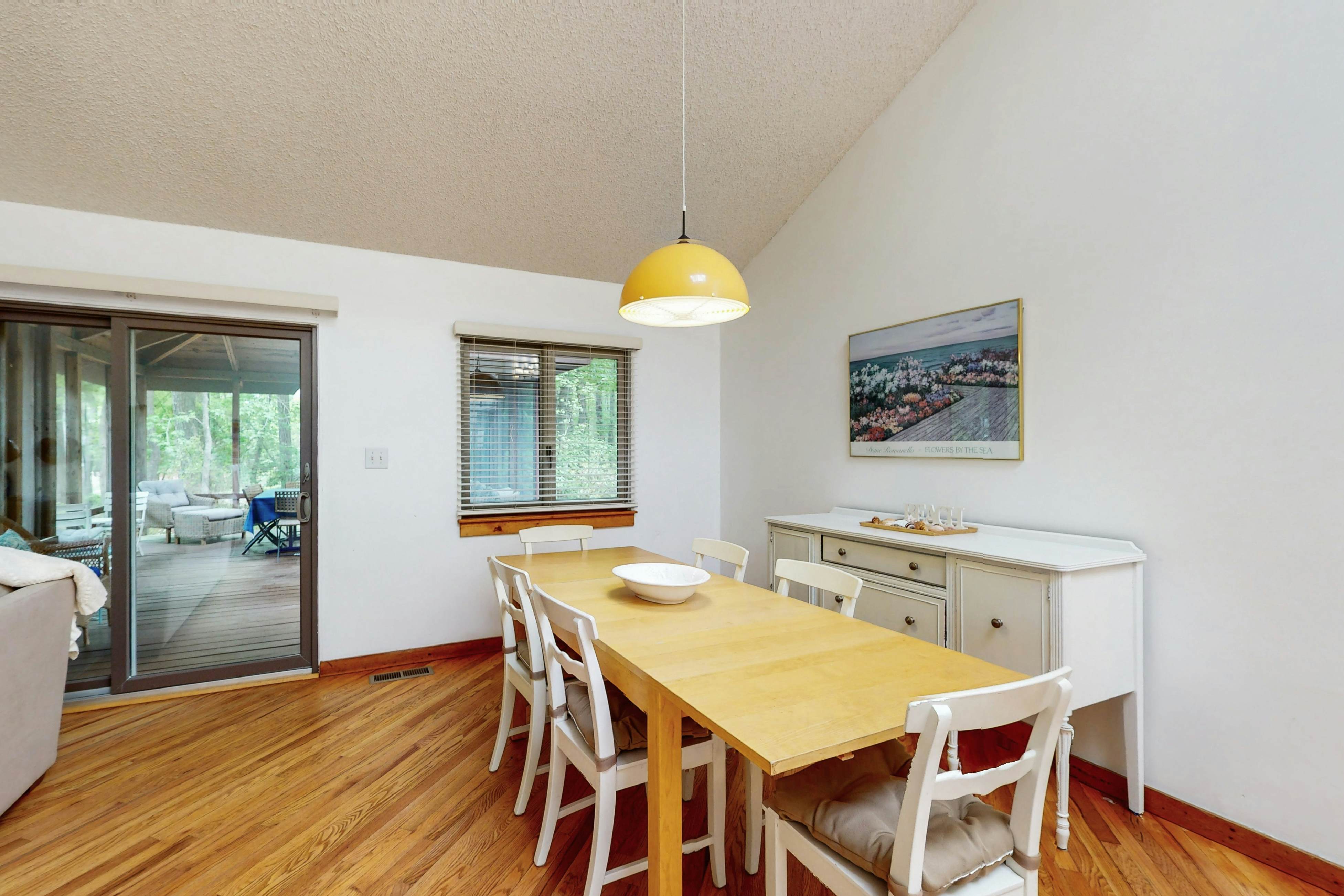 Middlesex Beach - 137 Evergreen Rd