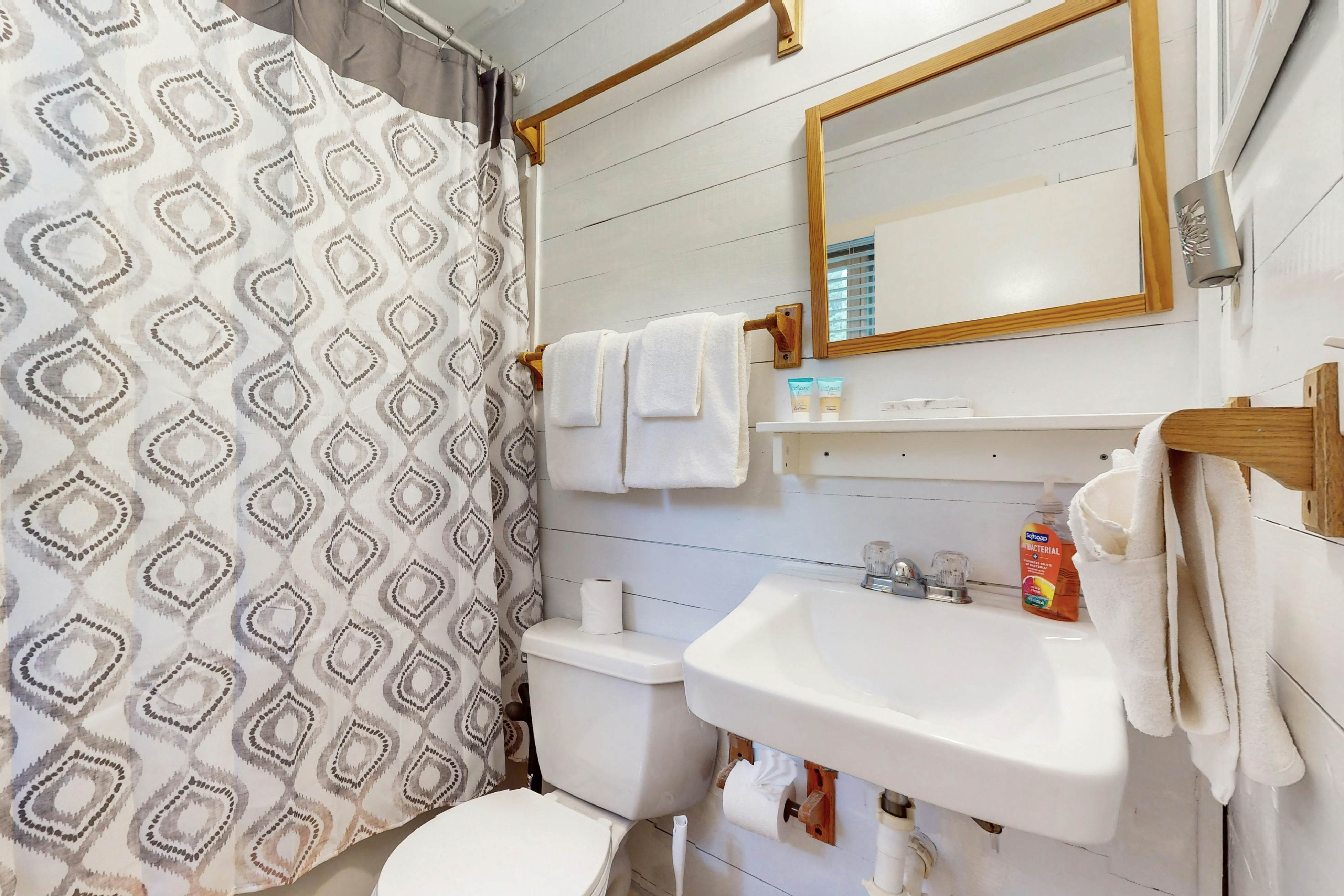 Middlesex Beach - 137 Evergreen Rd