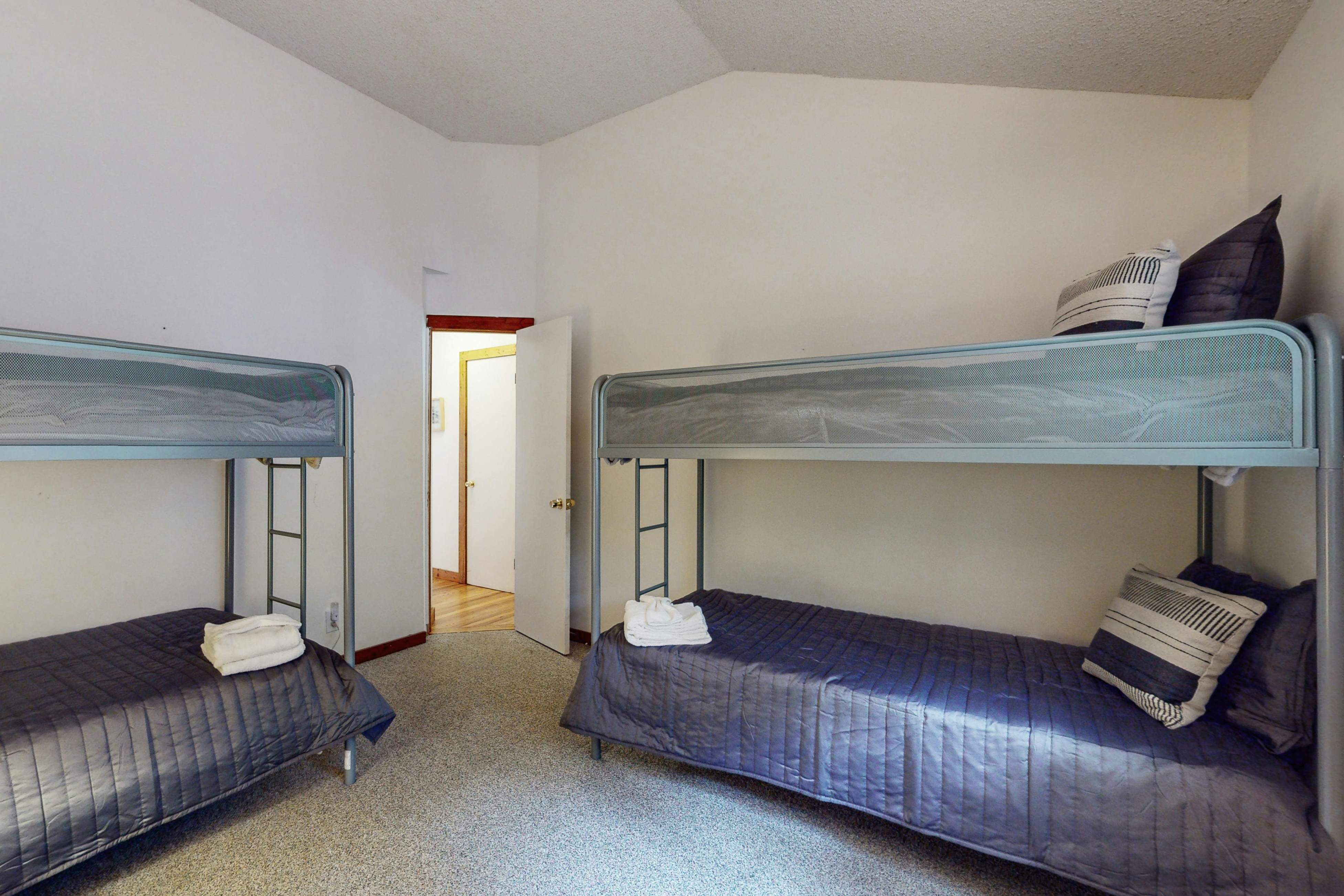 Middlesex Beach - 137 Evergreen Rd