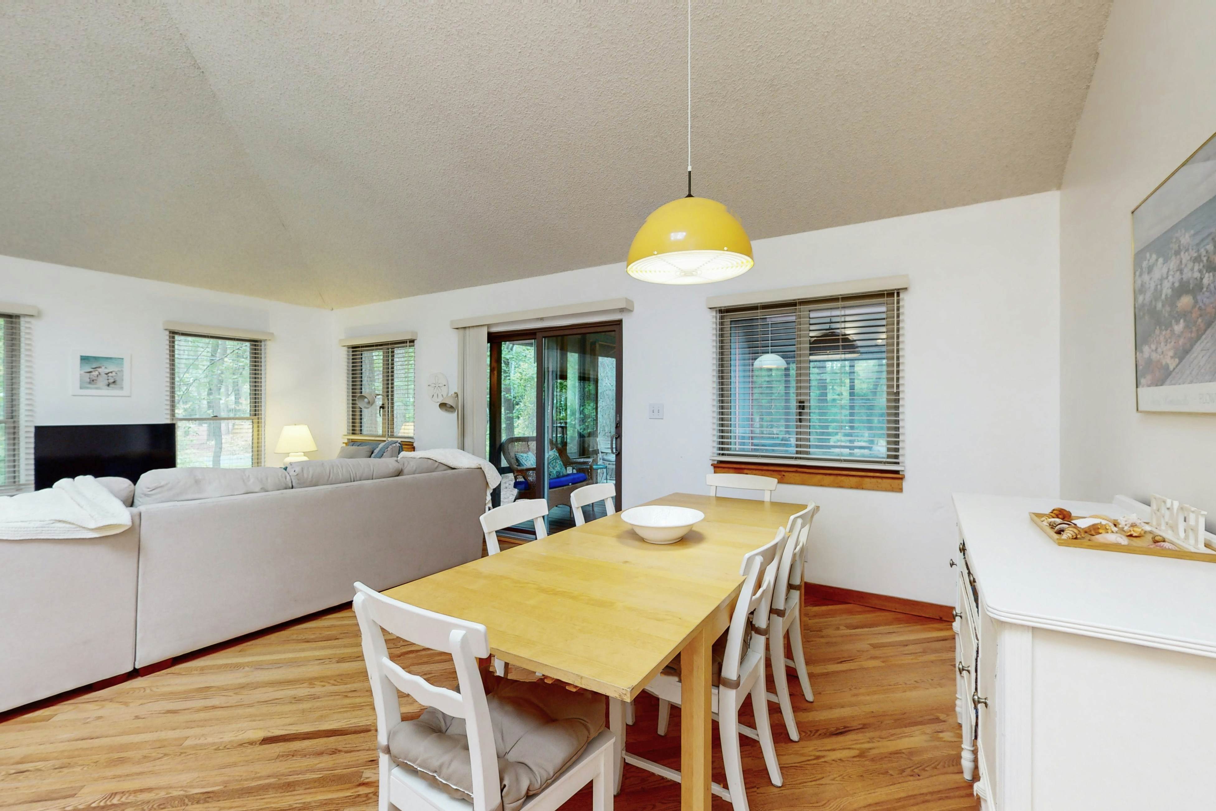 Middlesex Beach - 137 Evergreen Rd