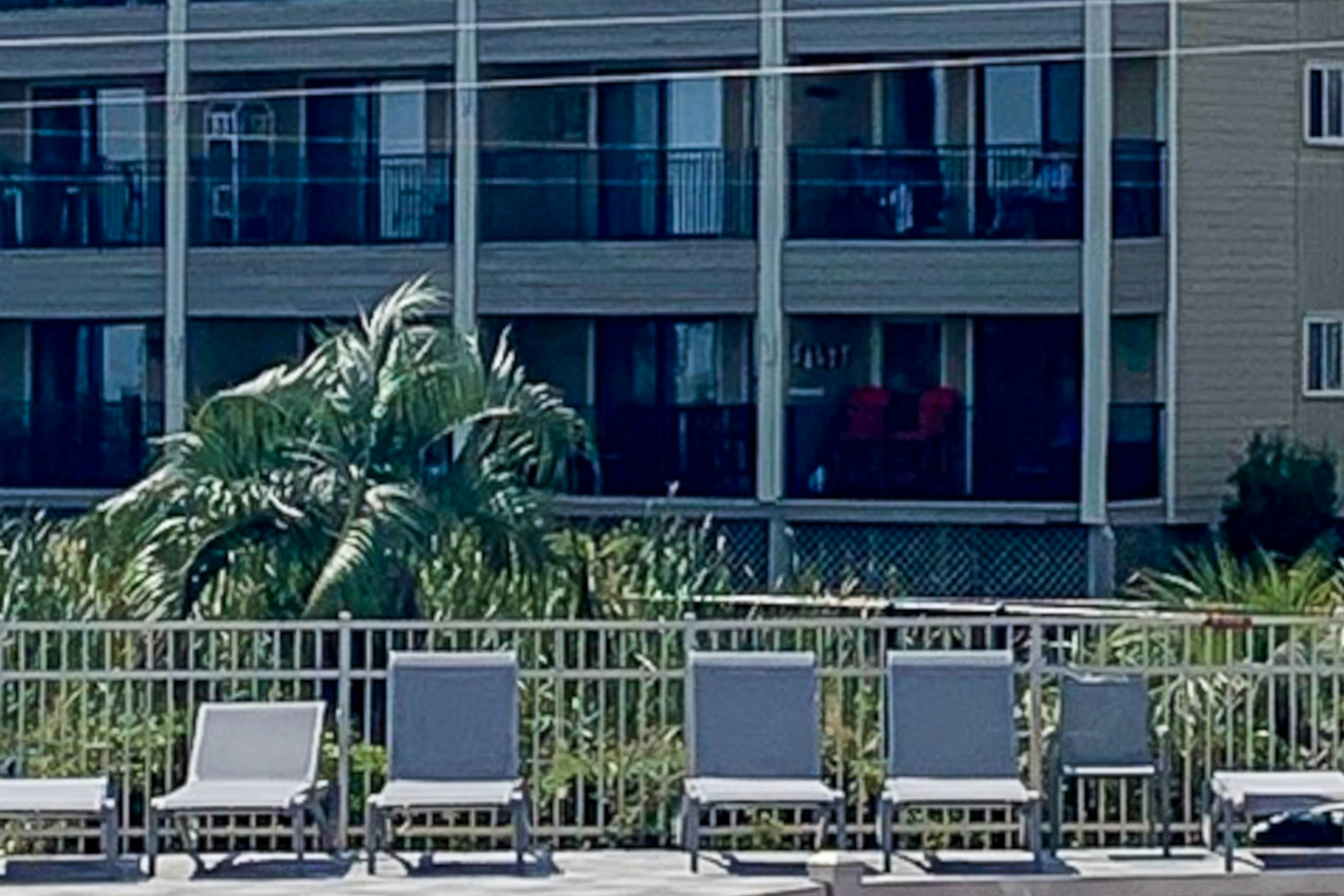 HH Beach & Tennis B127