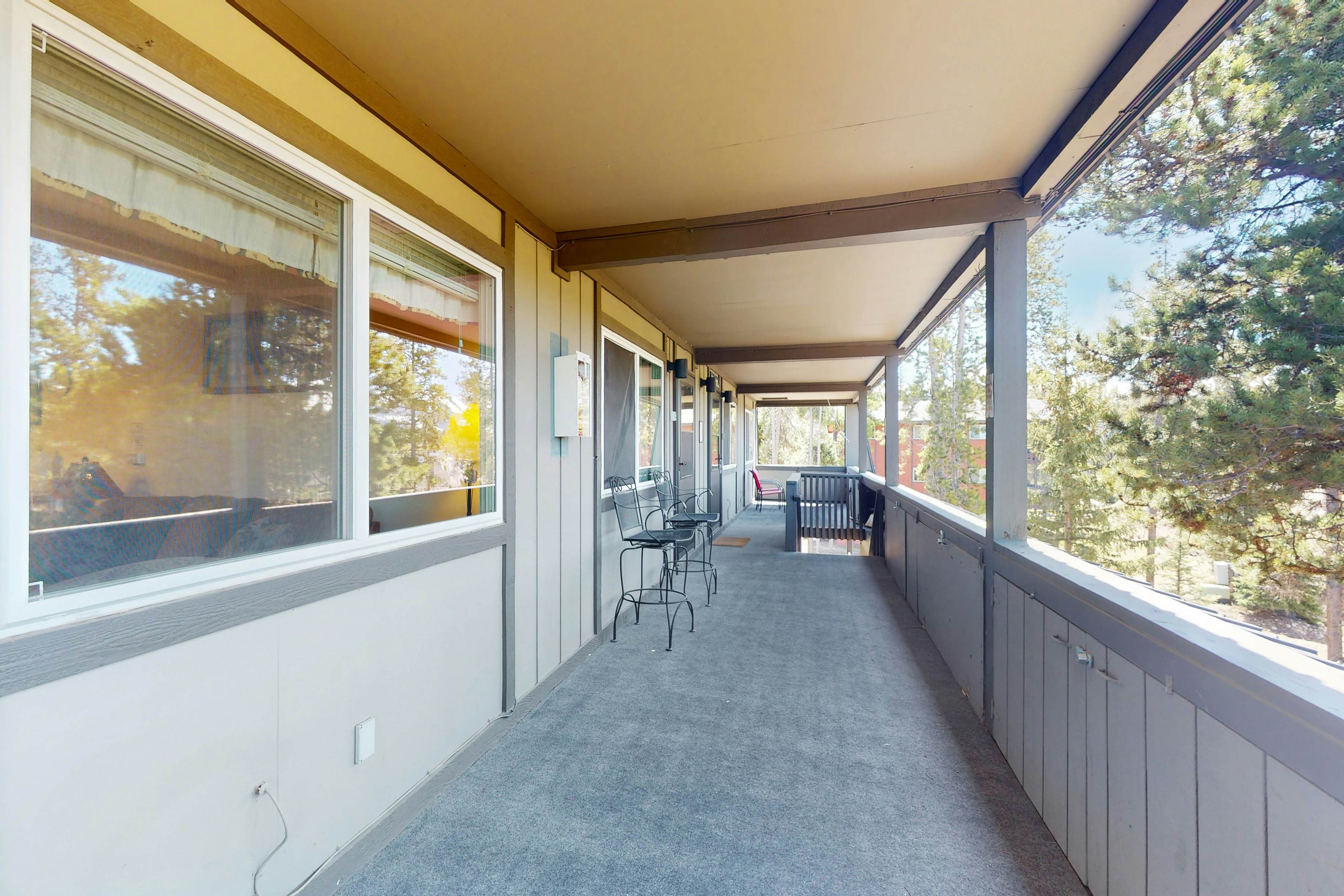 Hi Country Haus  6-15