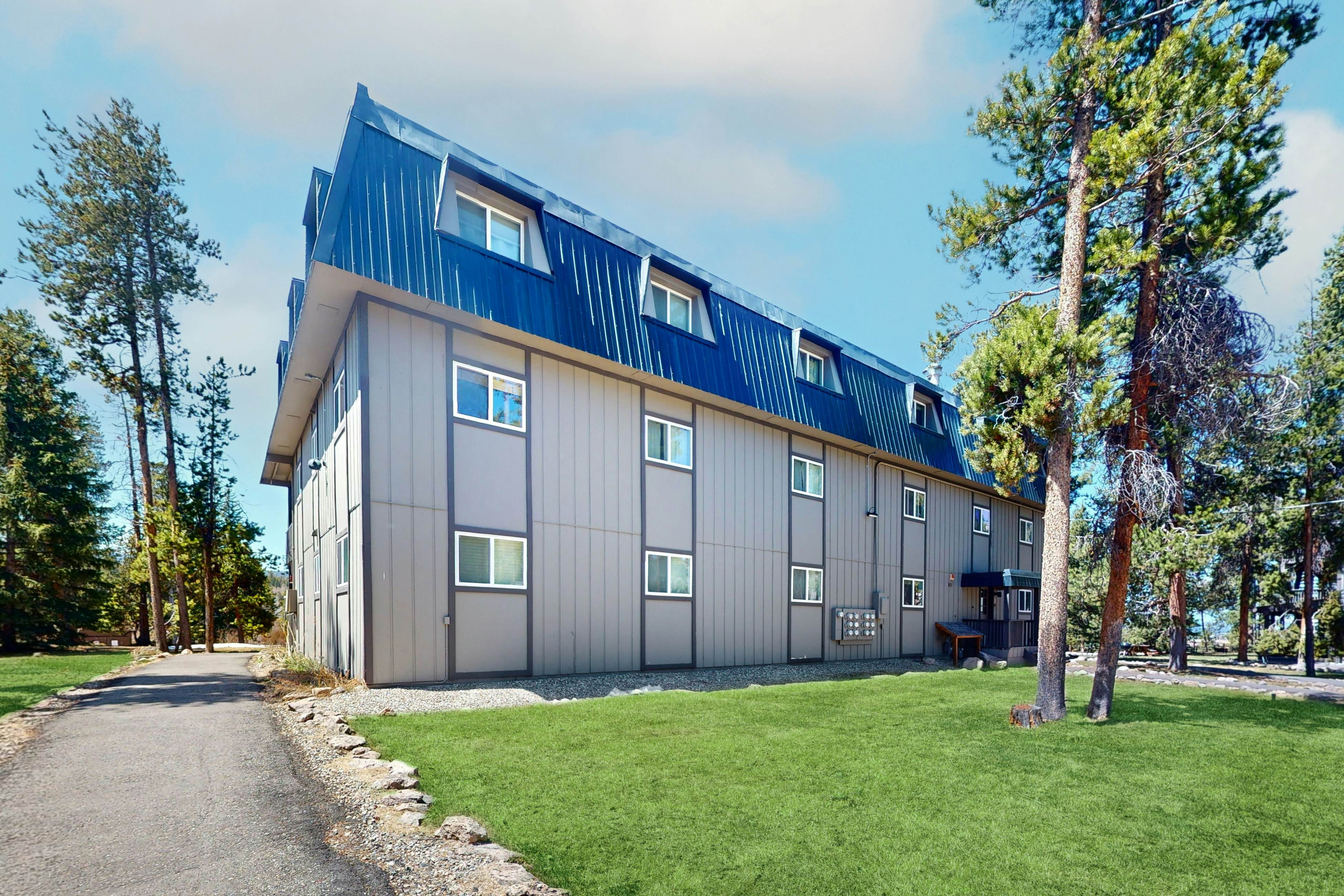 Hi Country Haus  6-15