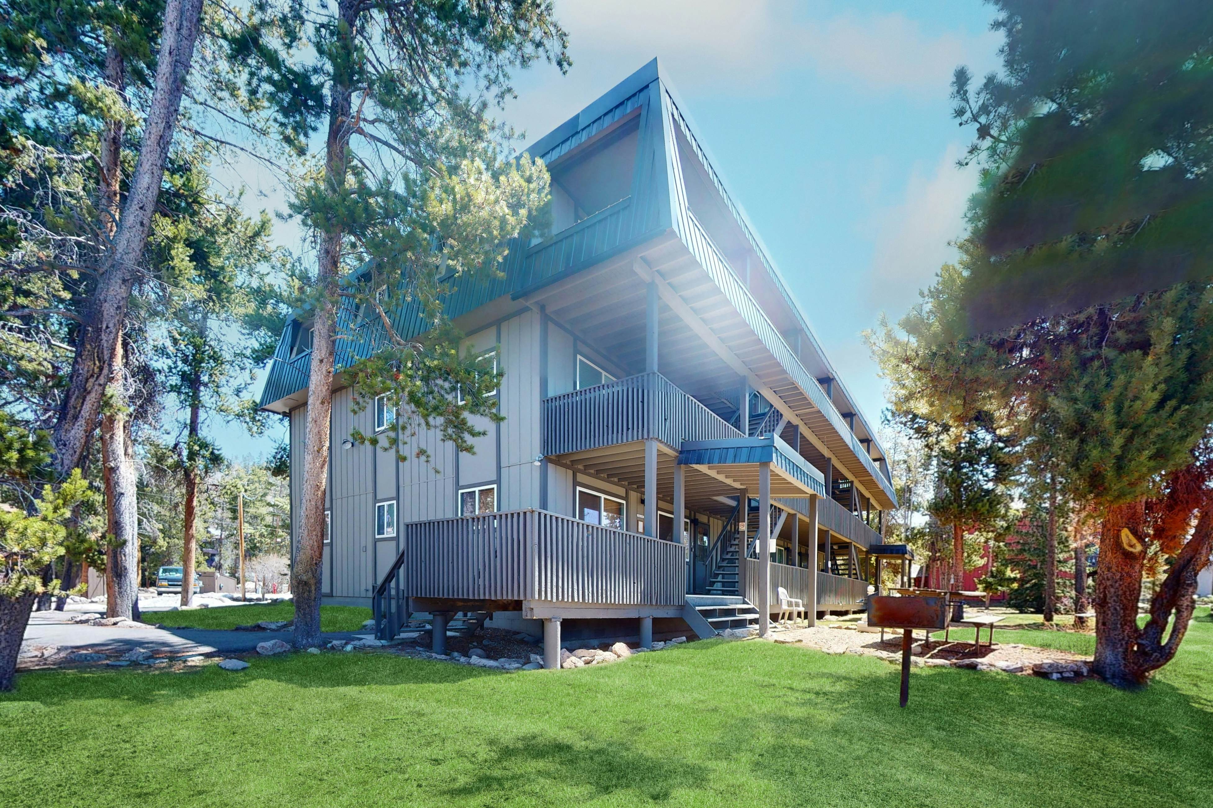 Hi Country Haus  6-15