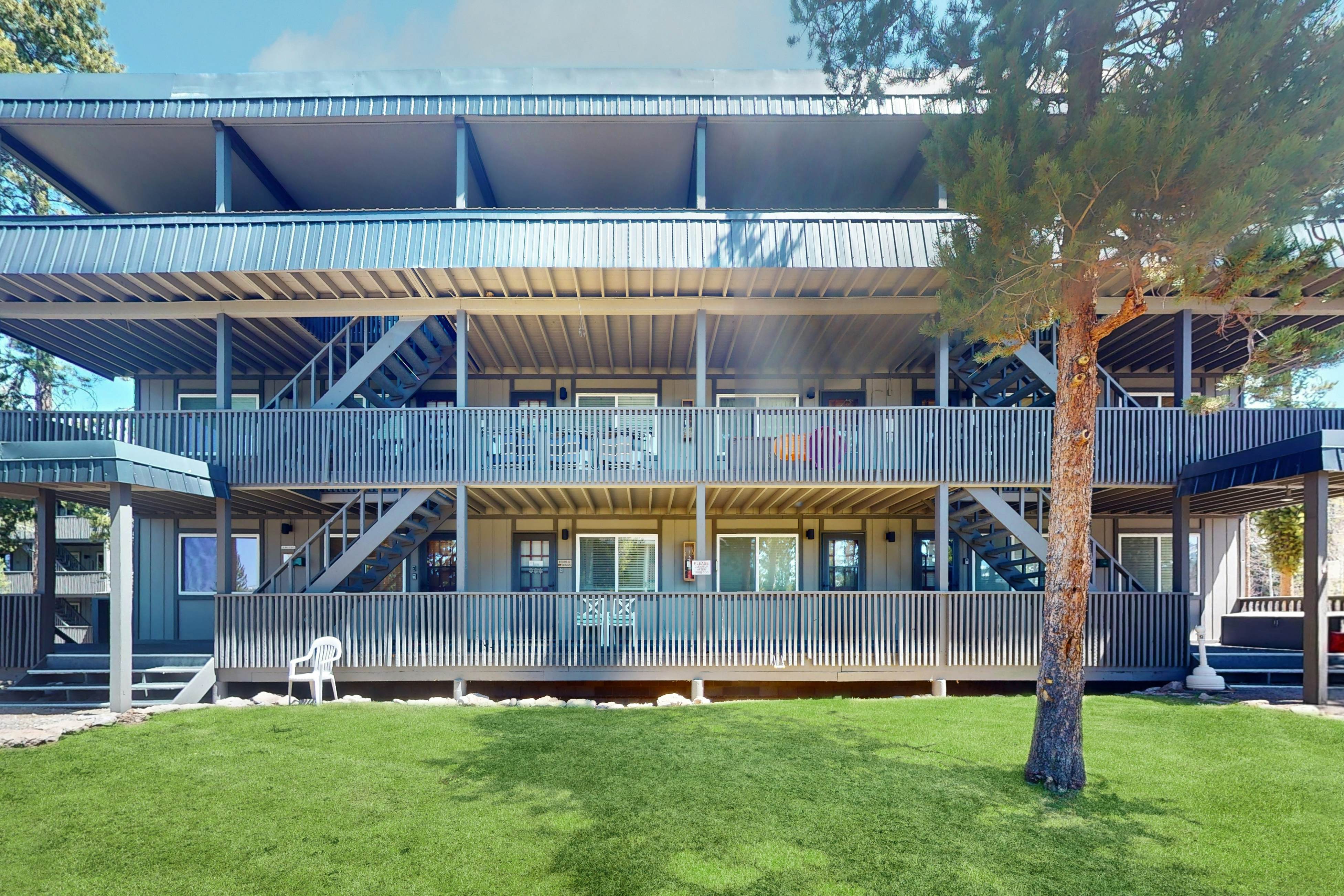 Hi Country Haus  6-15