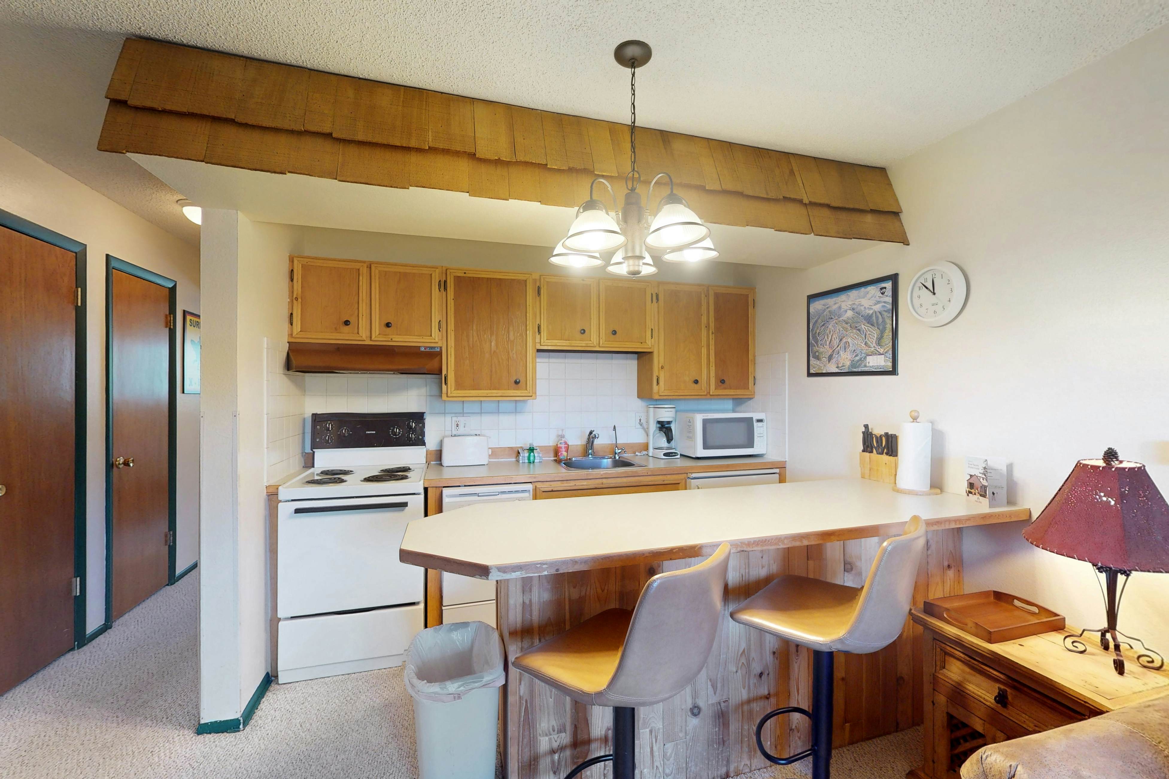 Hi Country Haus  6-15