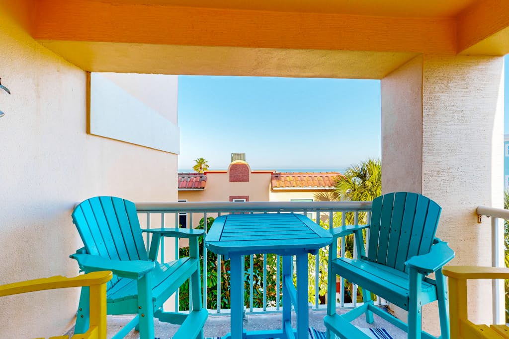 Oceanfront condo with Shared Pool Ocean View High Speed WiFi and Central AC — Indian Rocks Beach, FL — vacation rental
