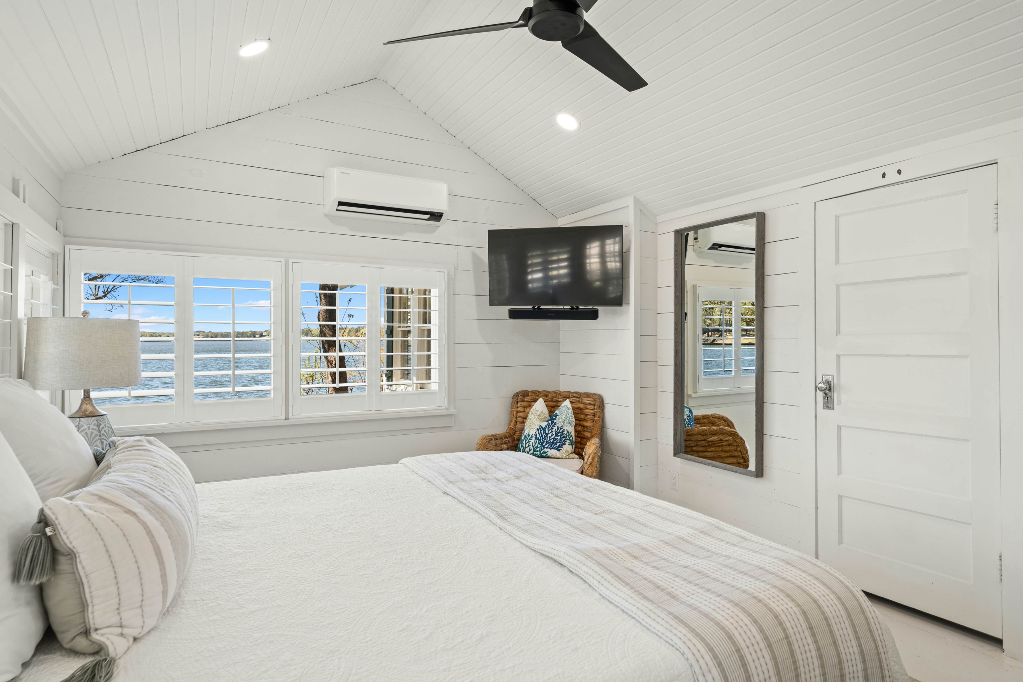 The Magnolia White House