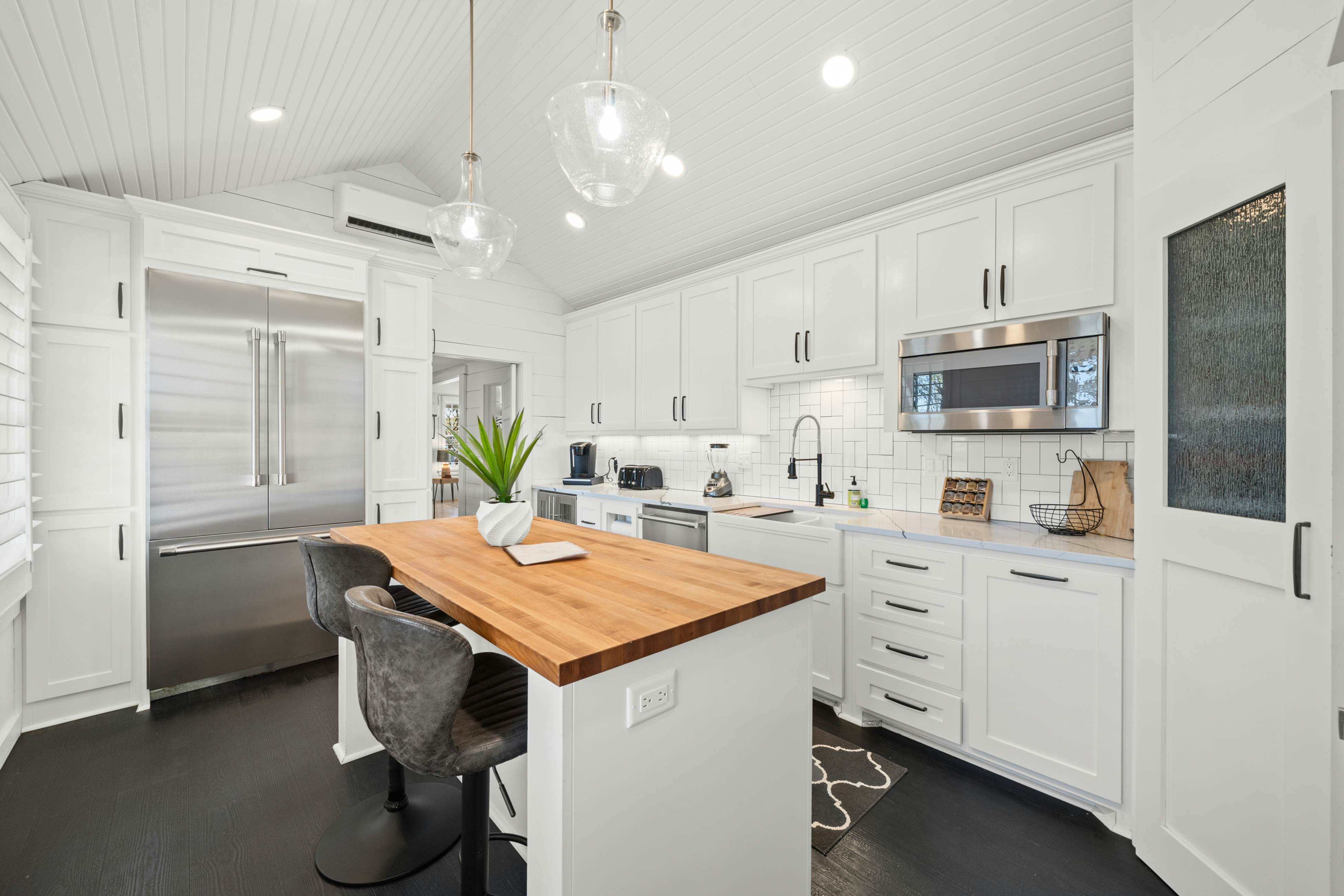 The Magnolia White House