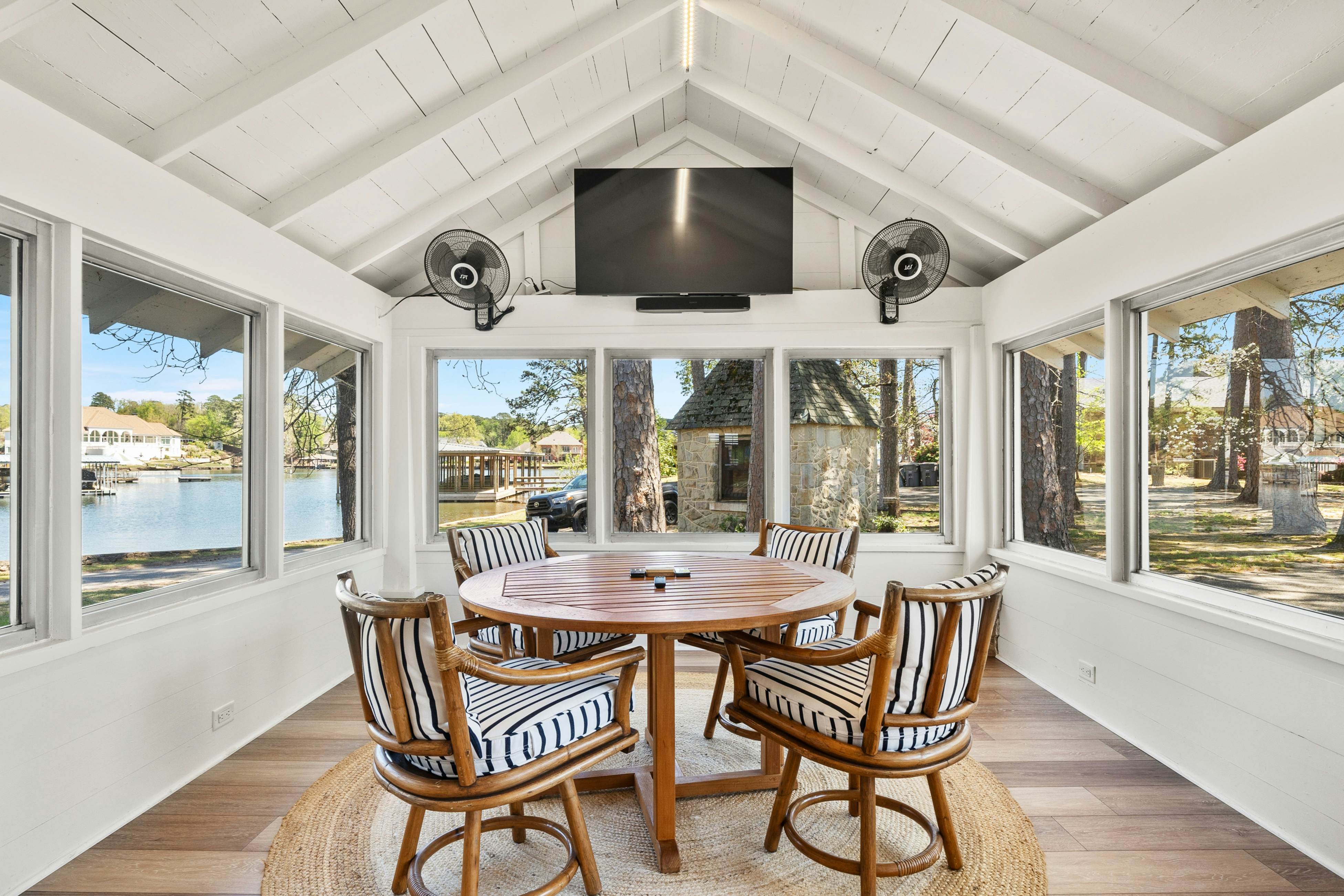 The Magnolia White House