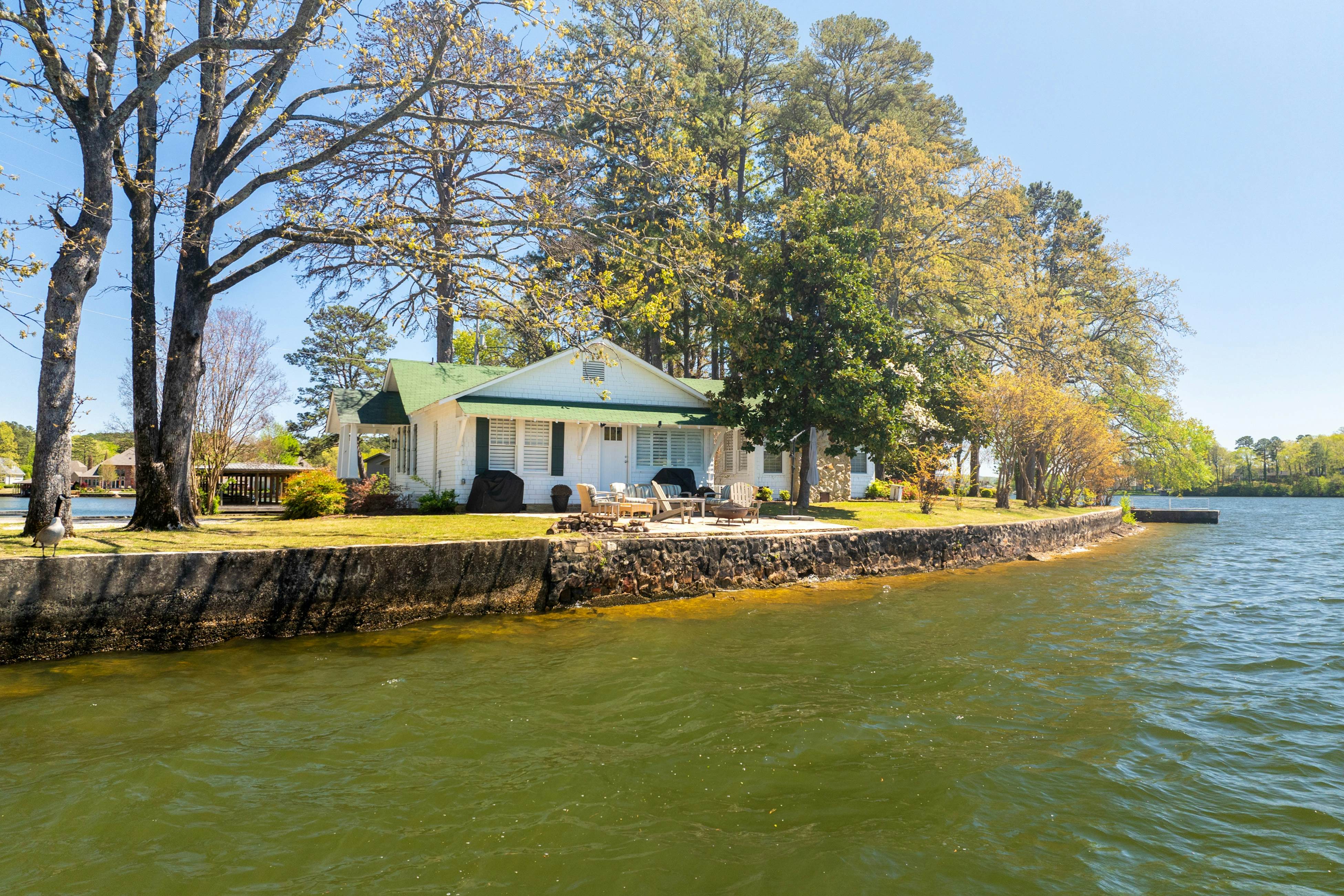 The Magnolia White House