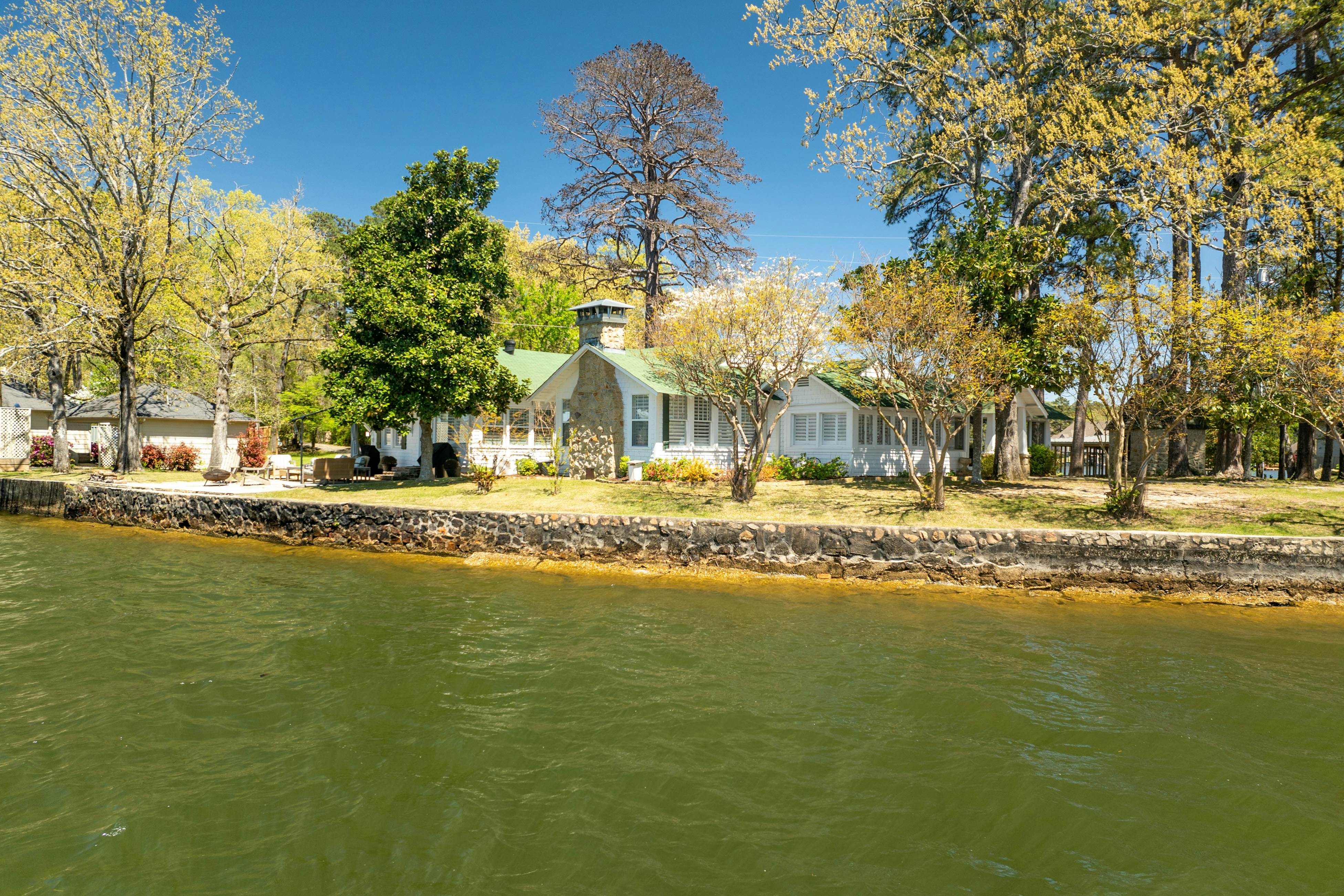 The Magnolia White House