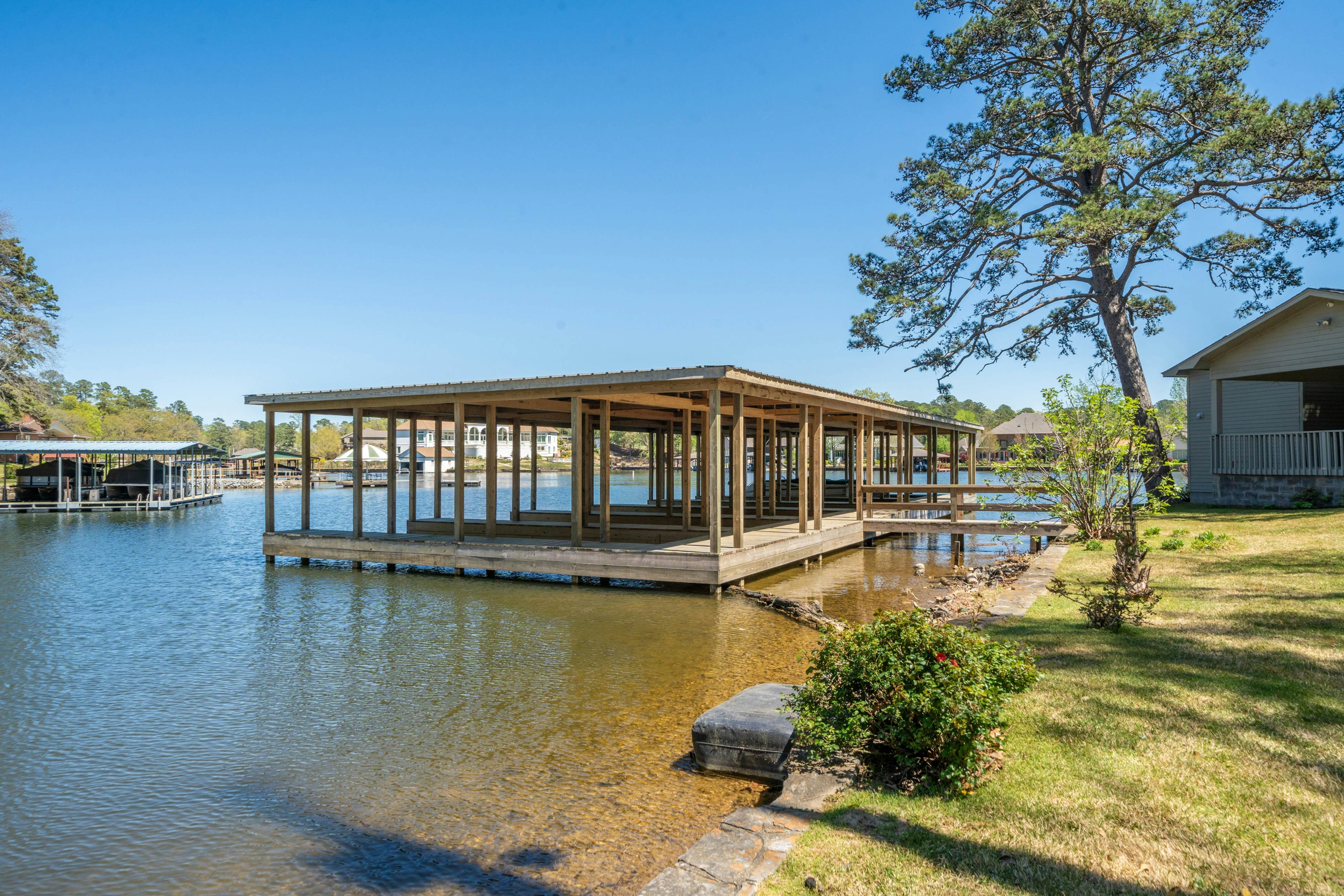 The Magnolia White House