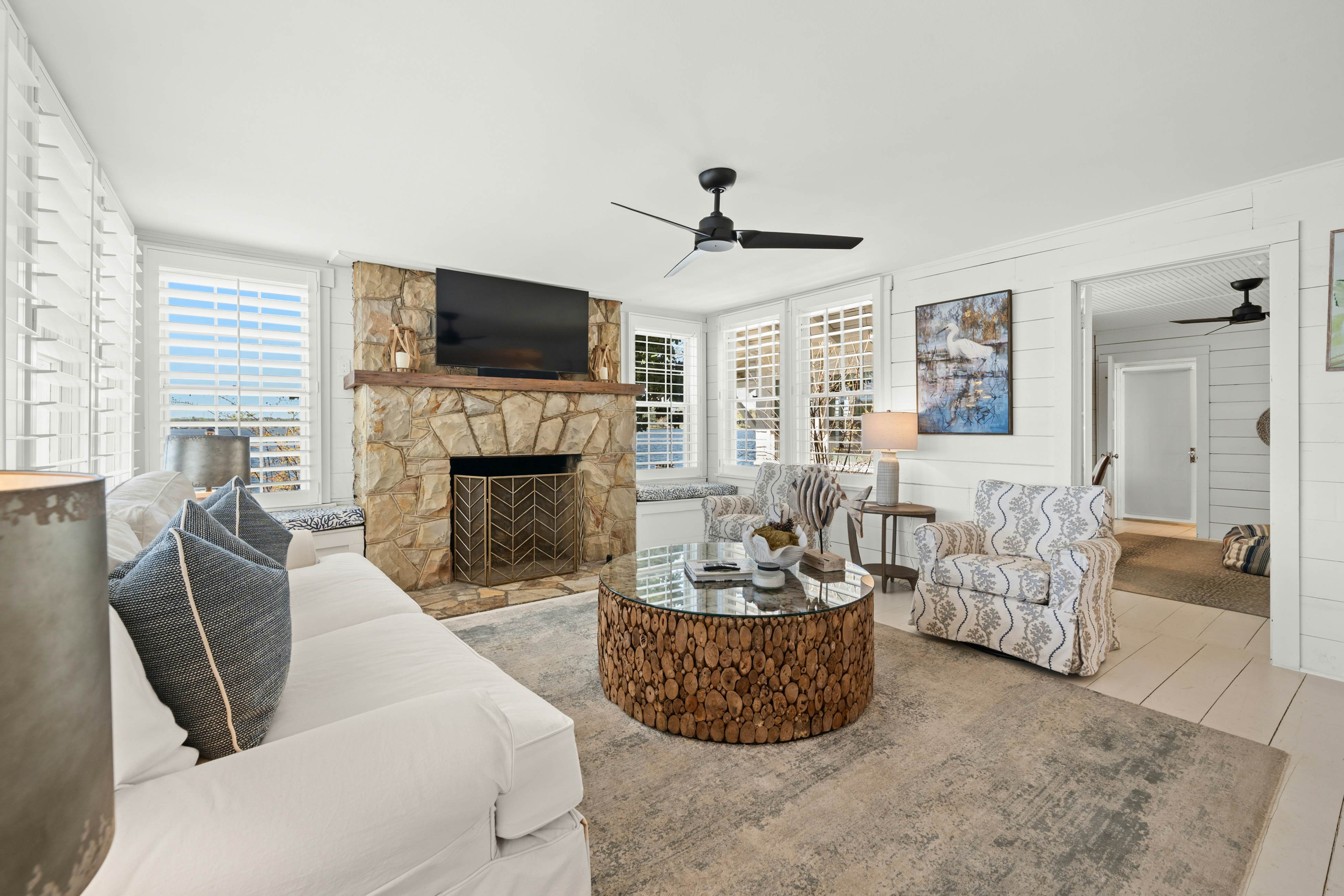 The Magnolia White House