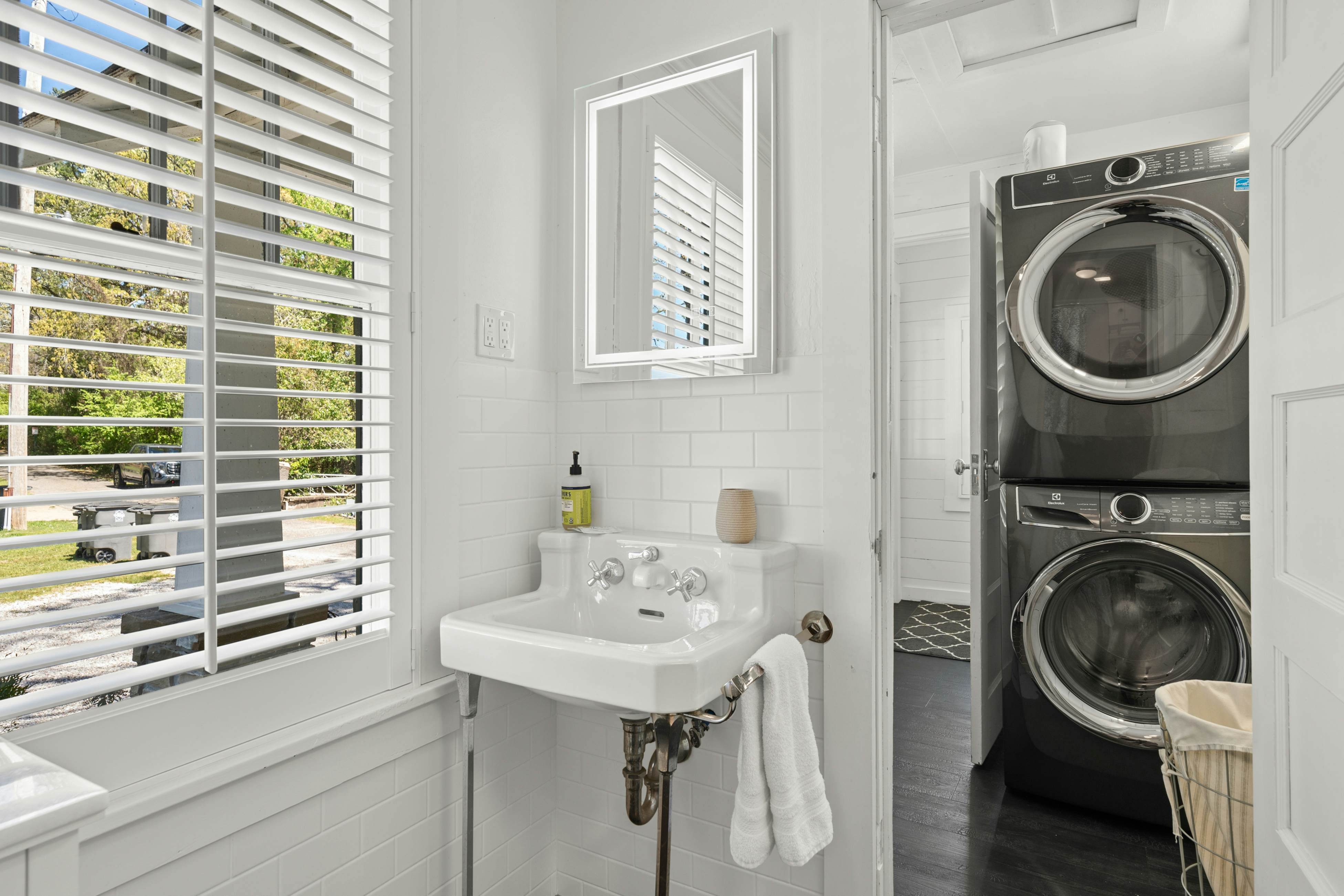 The Magnolia White House