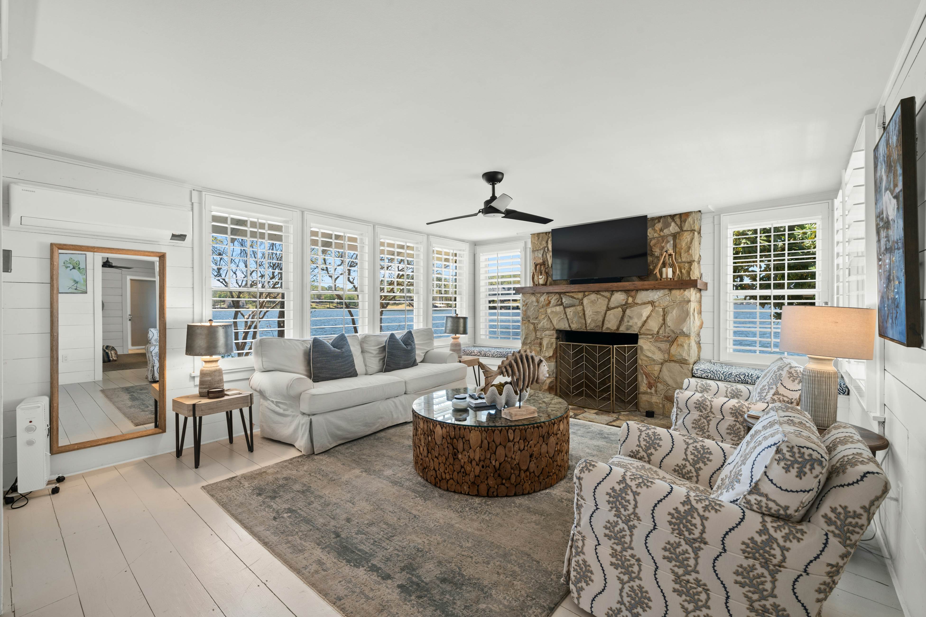 The Magnolia White House