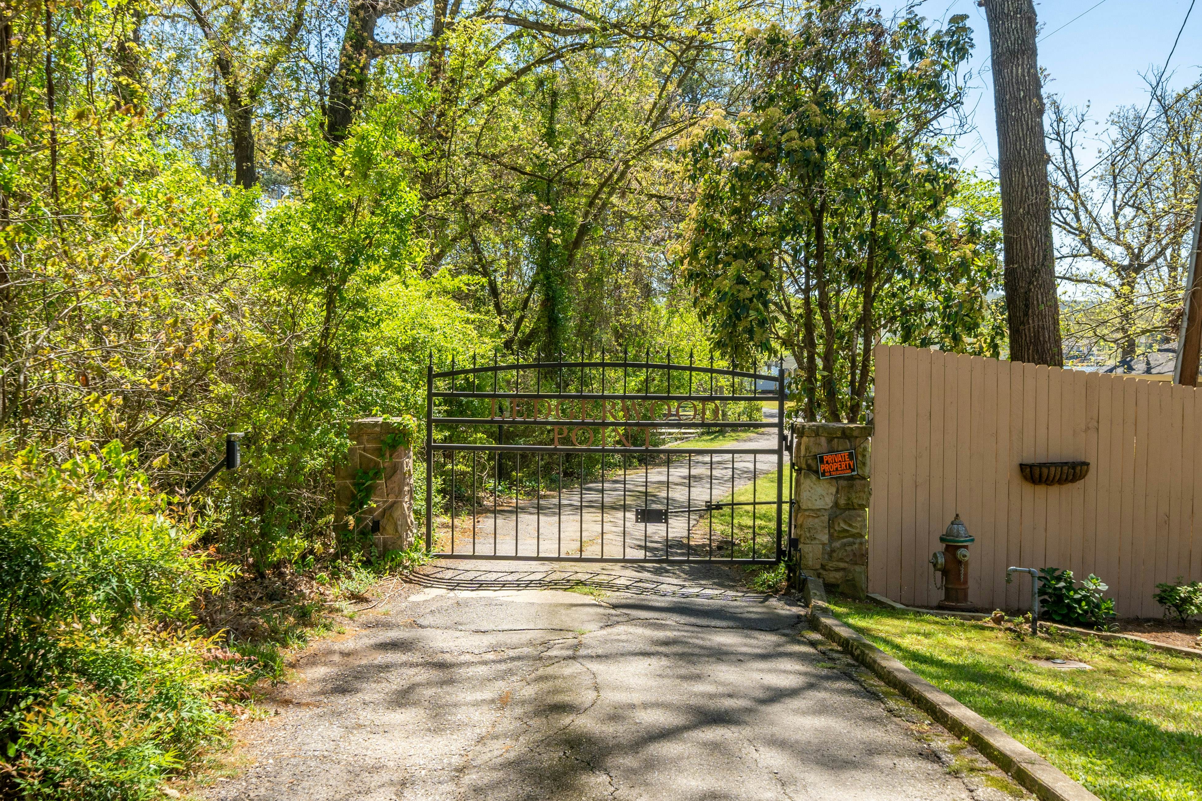 The Magnolia White House