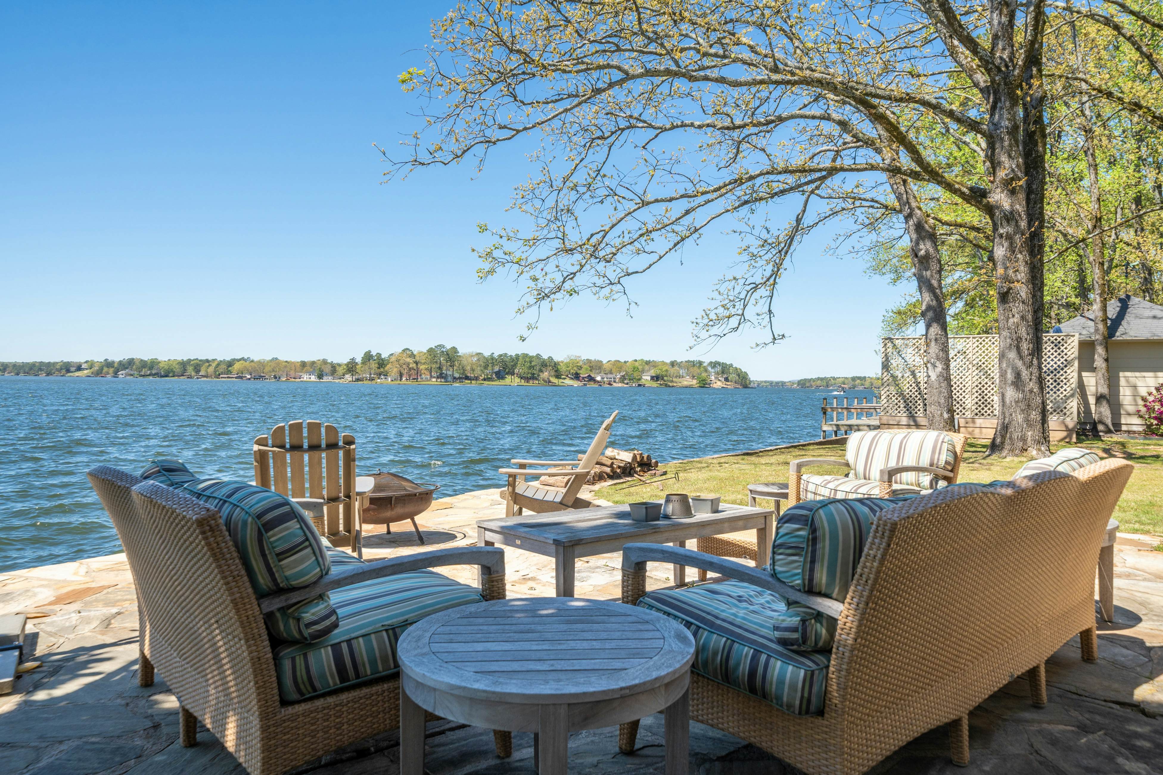 The Magnolia White House