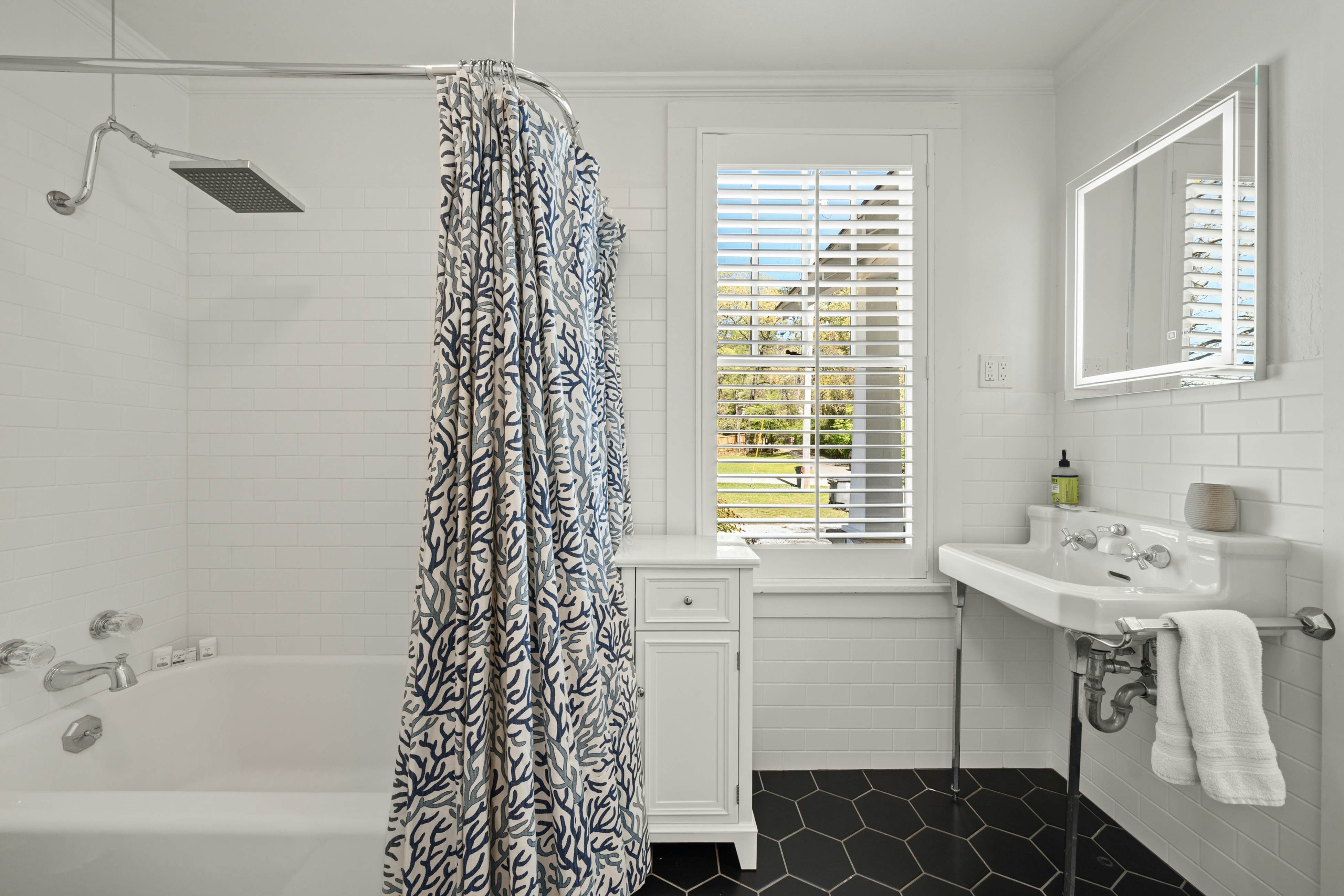 The Magnolia White House