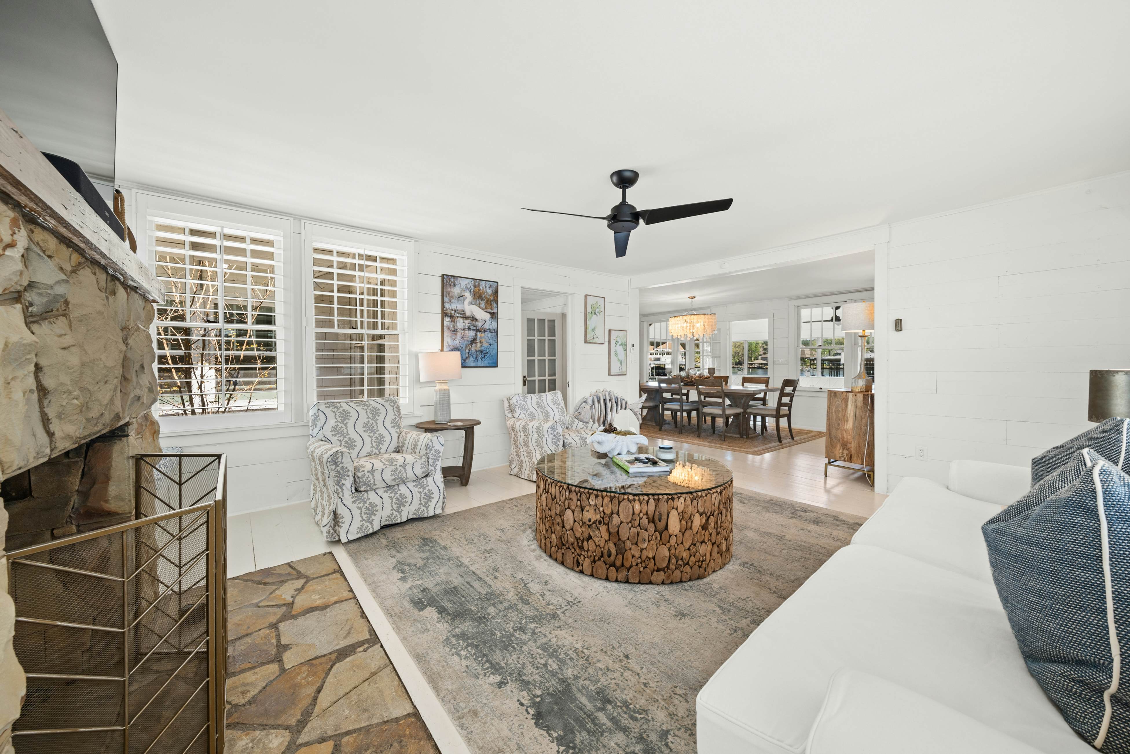 The Magnolia White House