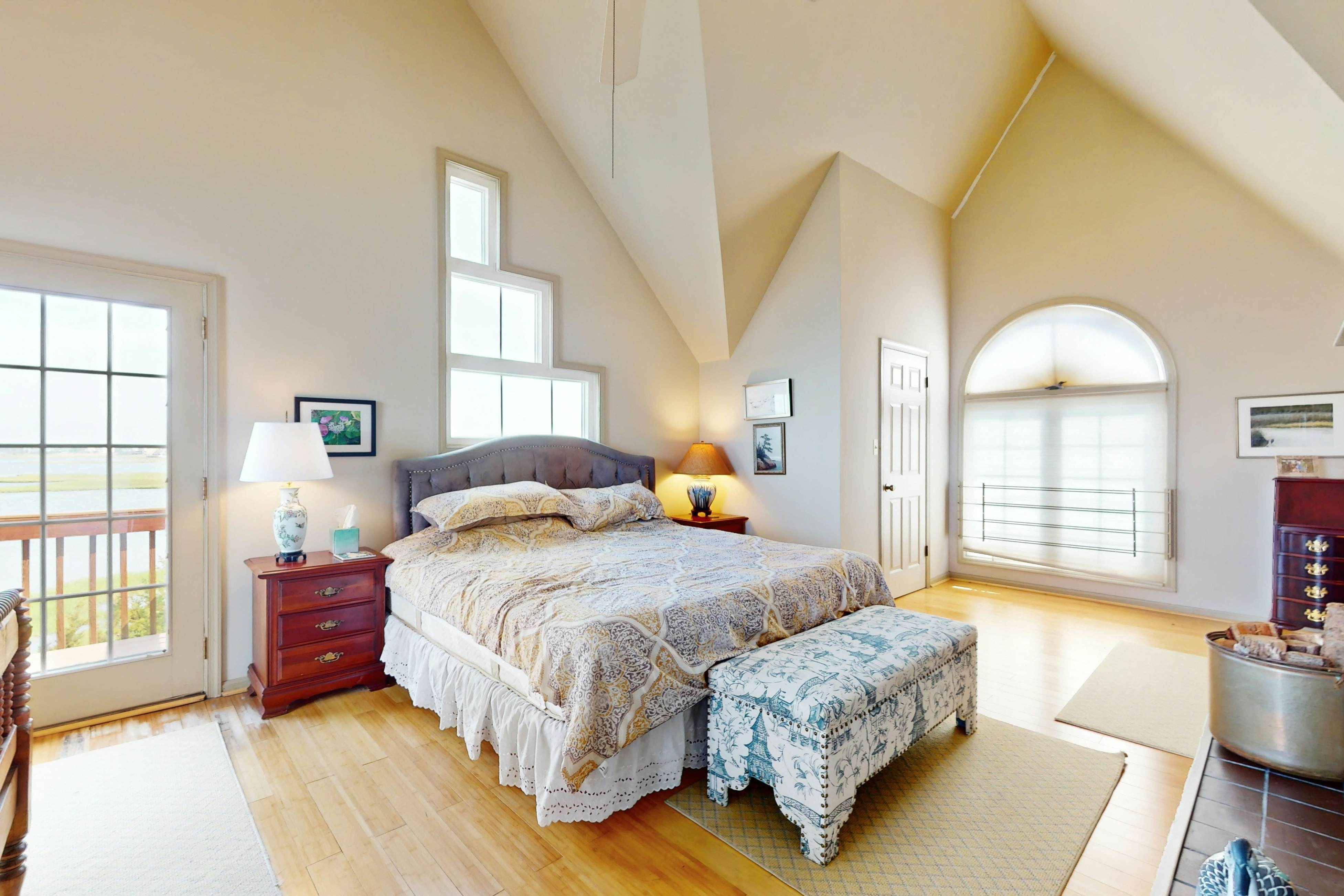 Seatowne - 36912 Bayside Dr