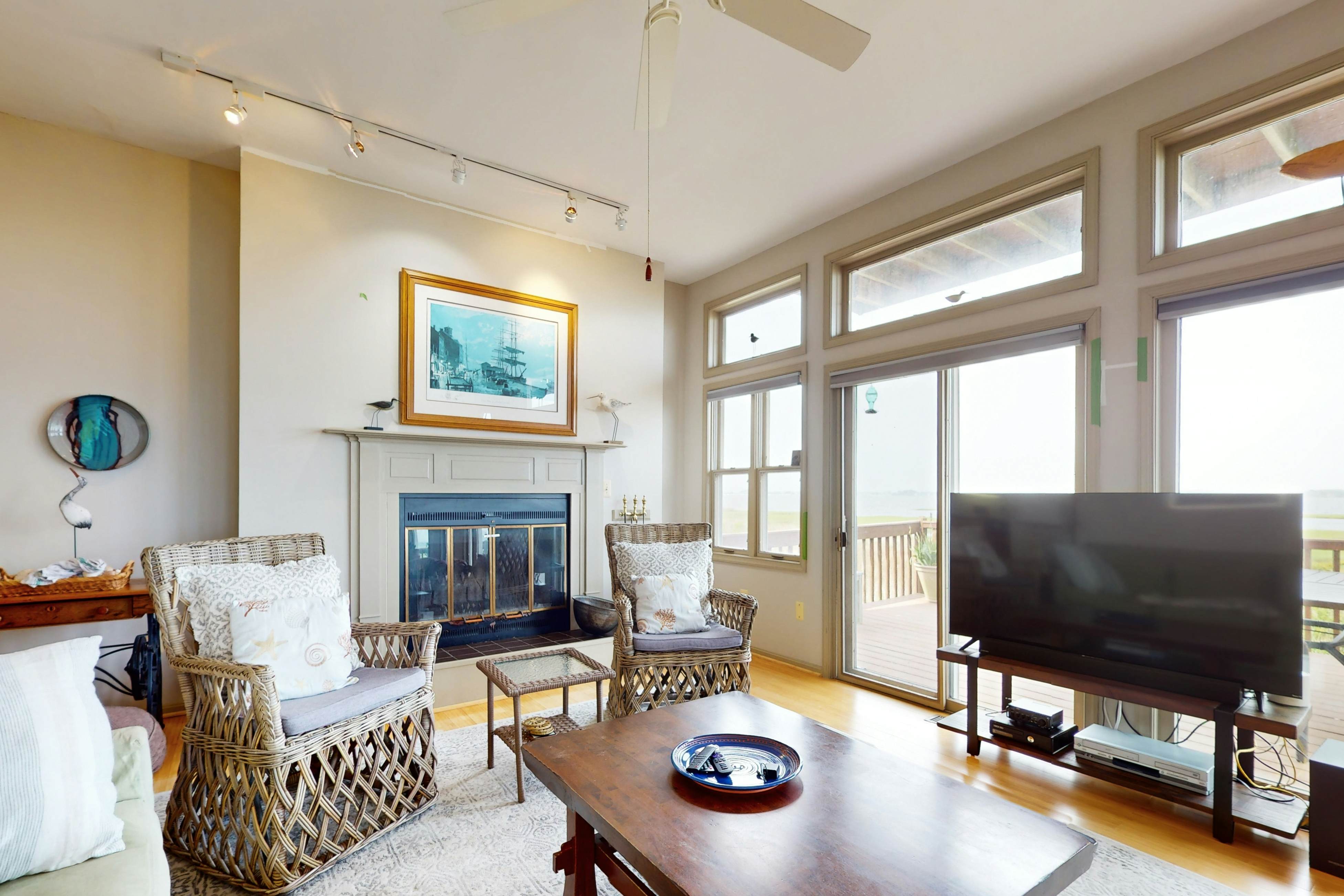 Seatowne - 36912 Bayside Dr