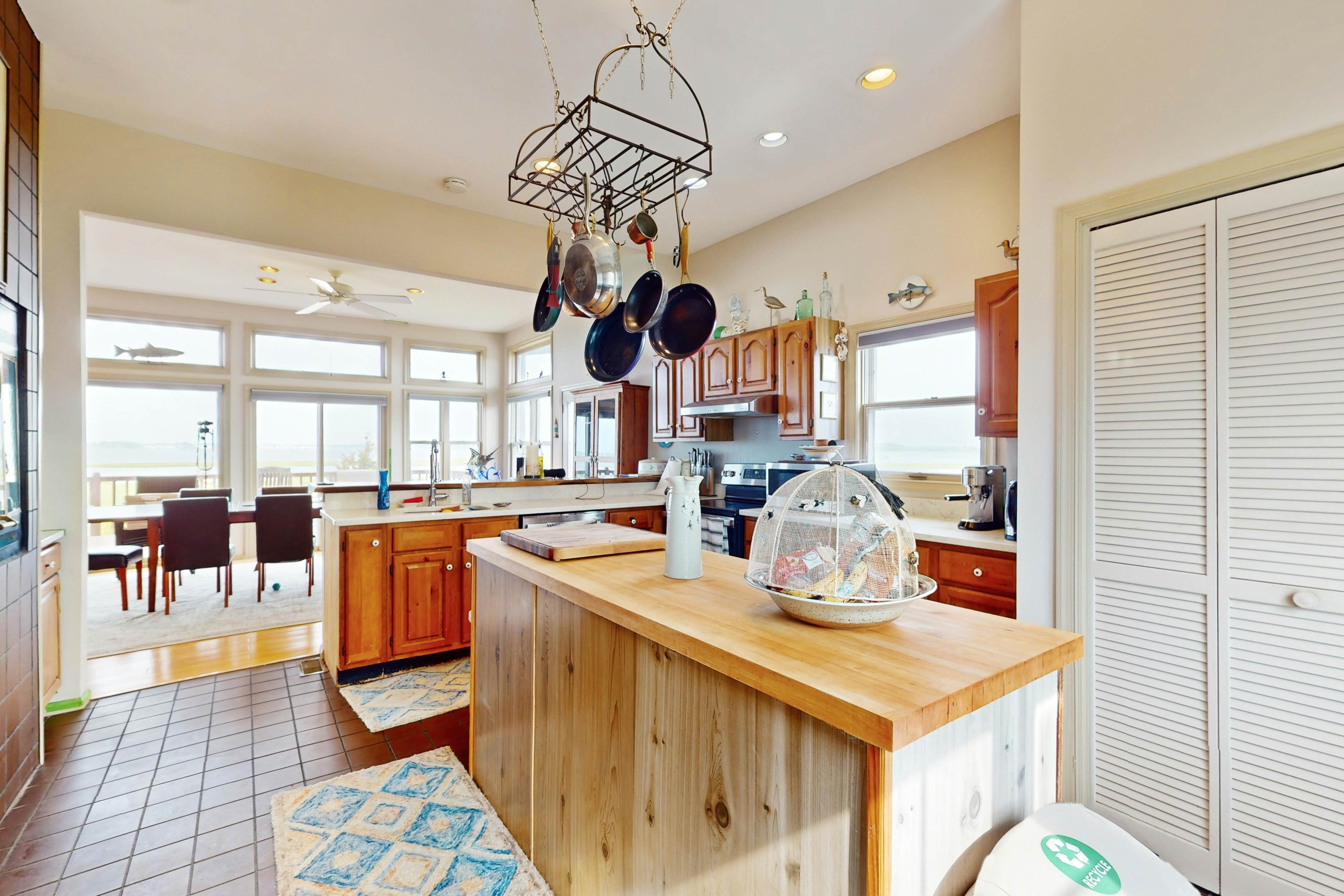 Seatowne - 36912 Bayside Dr