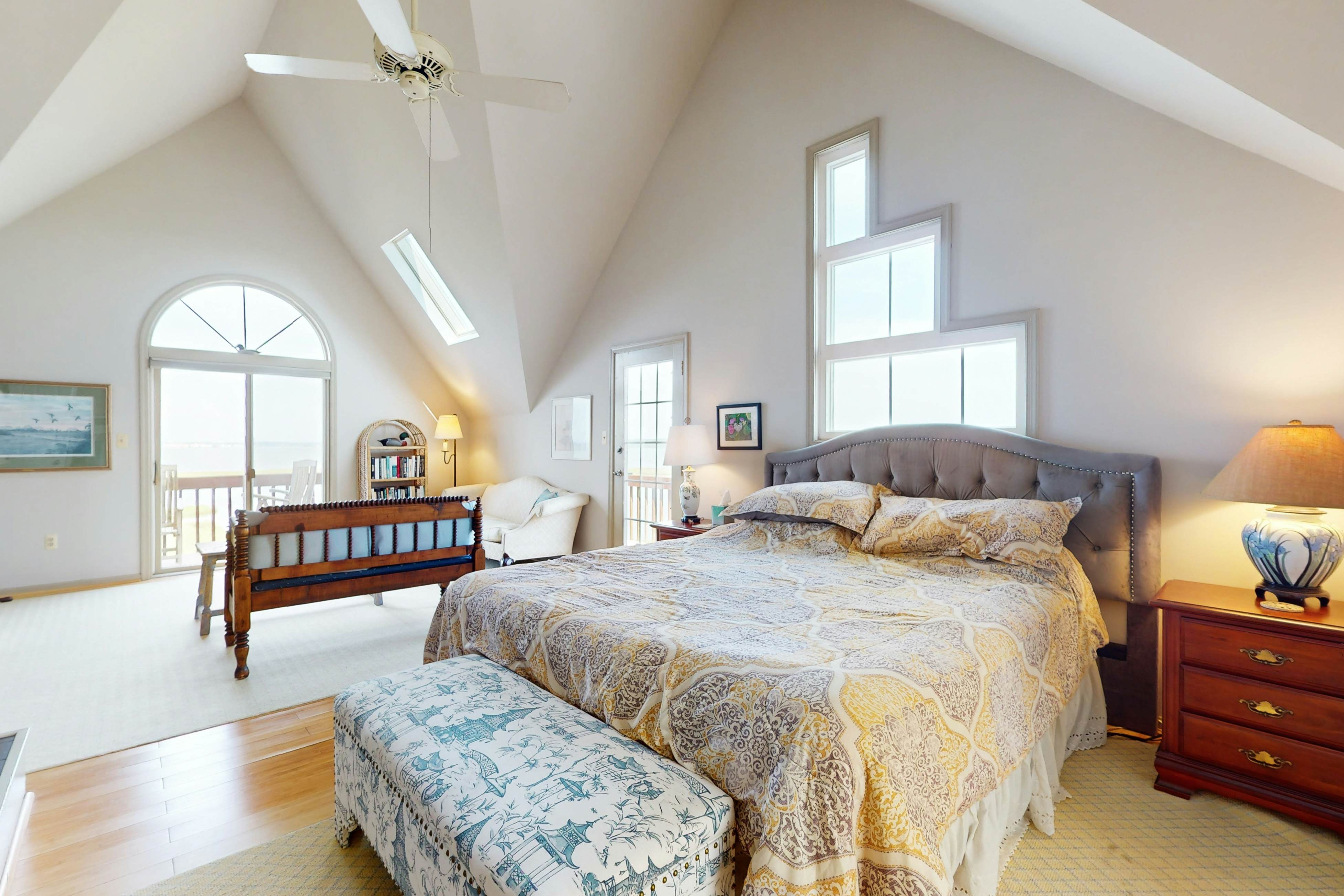 Seatowne - 36912 Bayside Dr