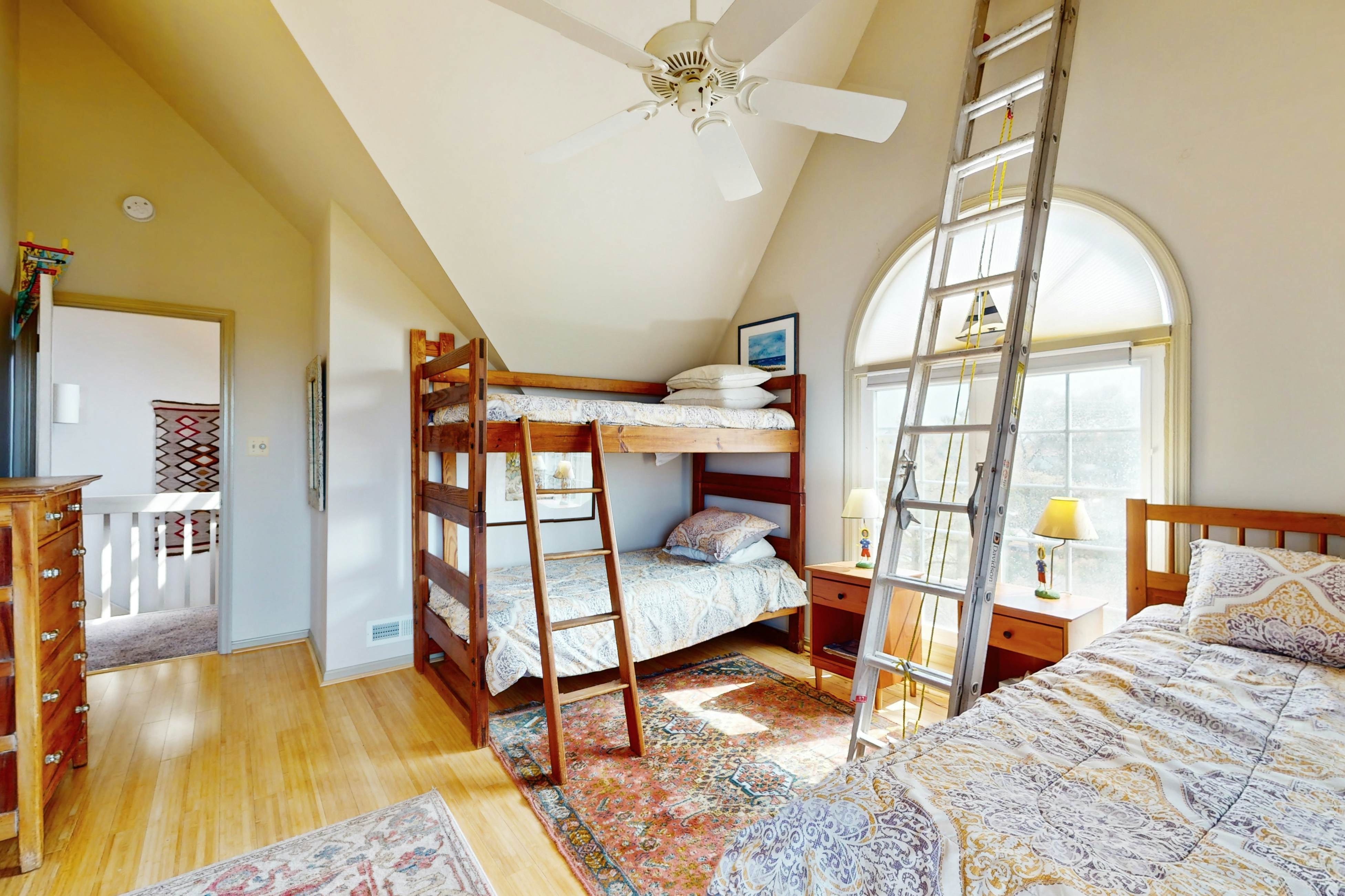 Seatowne - 36912 Bayside Dr