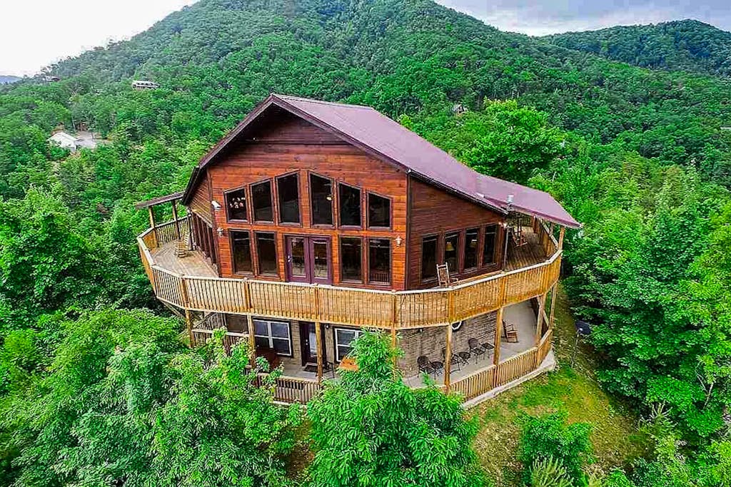 Luxe Cabin, Sleeps 12, Hot Tub, Deck, Panoramic Views โ Sevierville, TN โ vacation rental