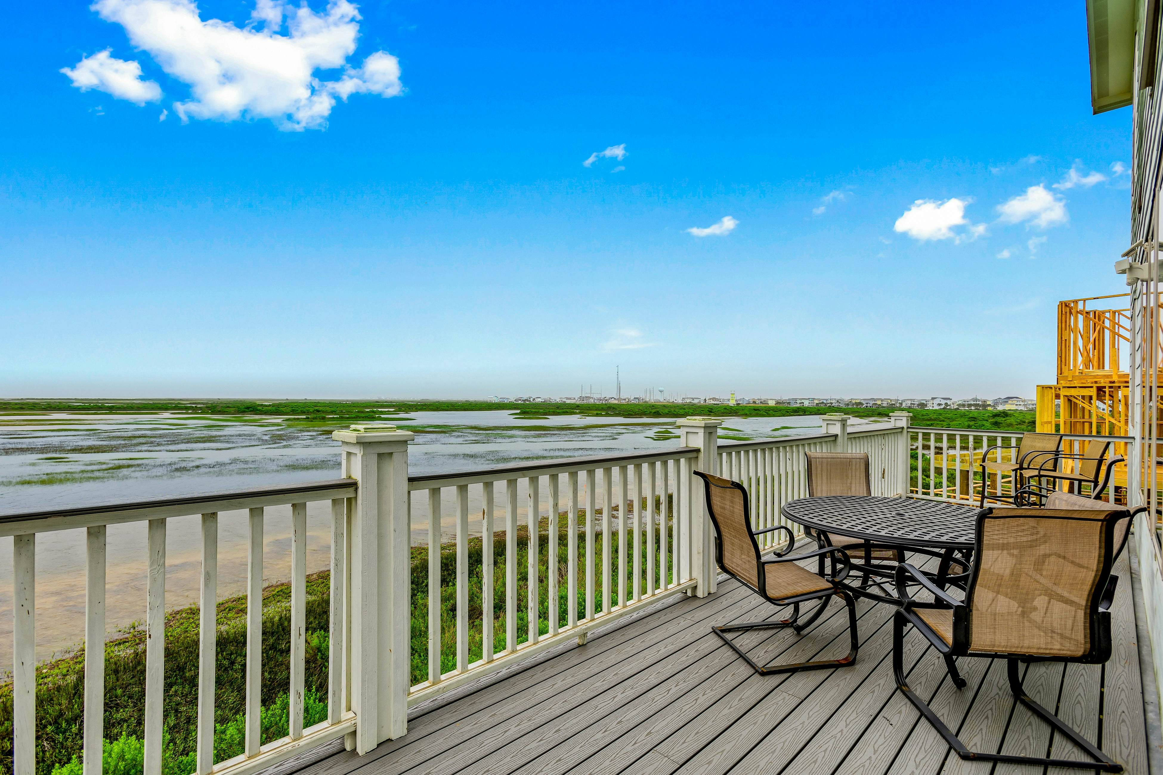 Pointe West - Bay Breeze Paradise