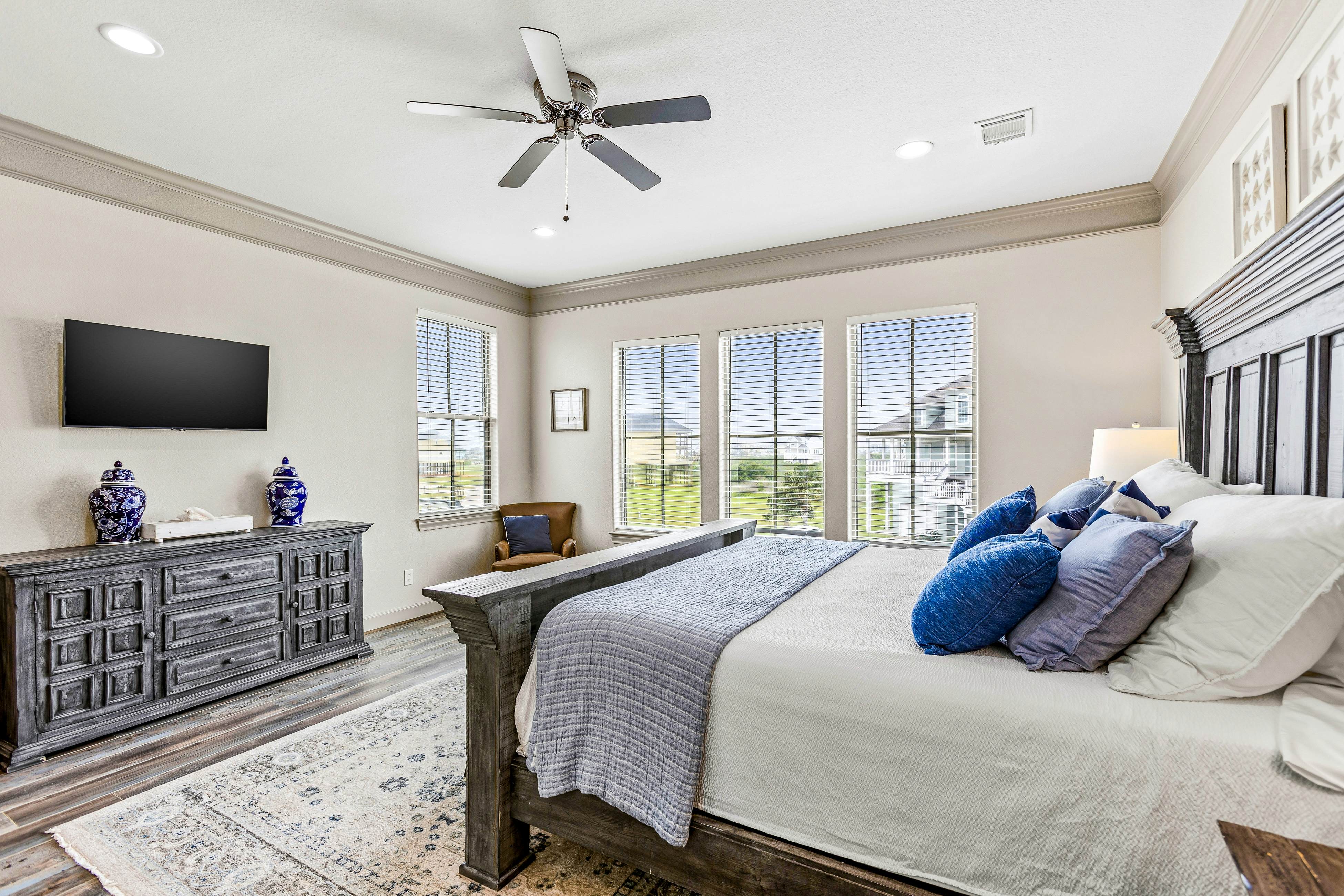 Pointe West - Bay Breeze Paradise