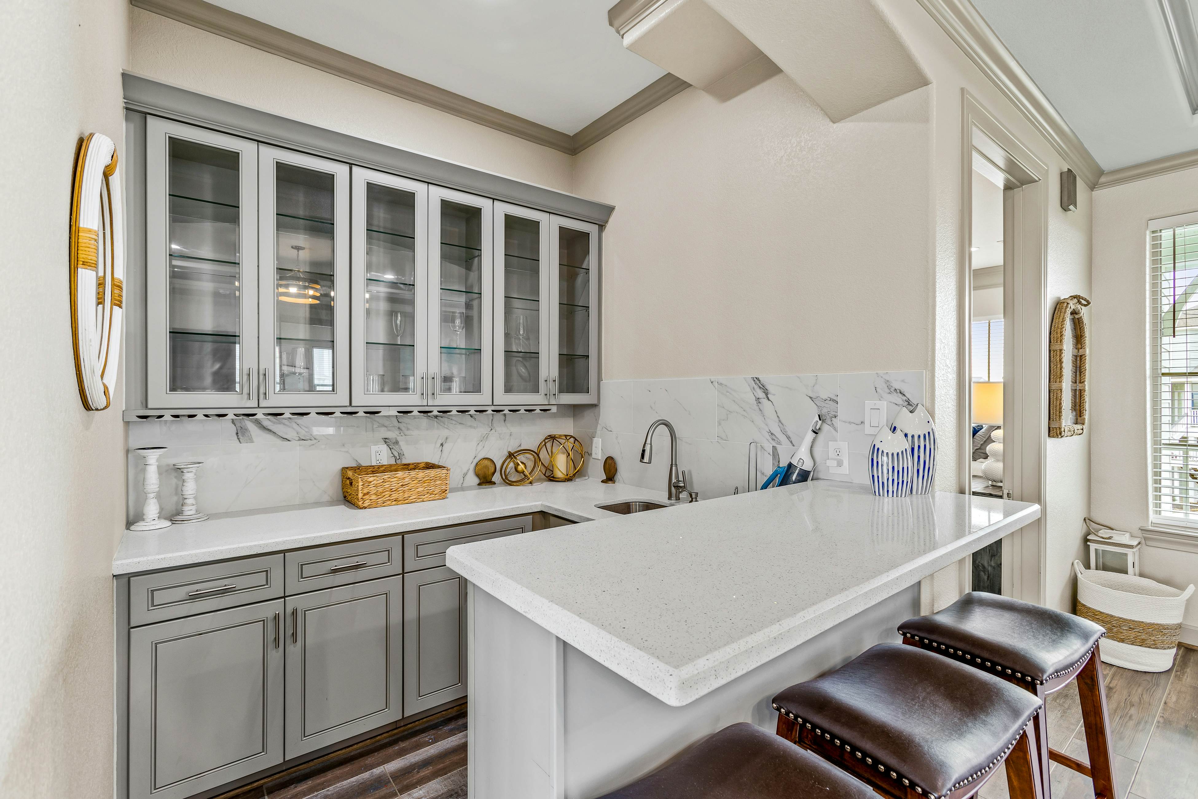 Pointe West - Bay Breeze Paradise