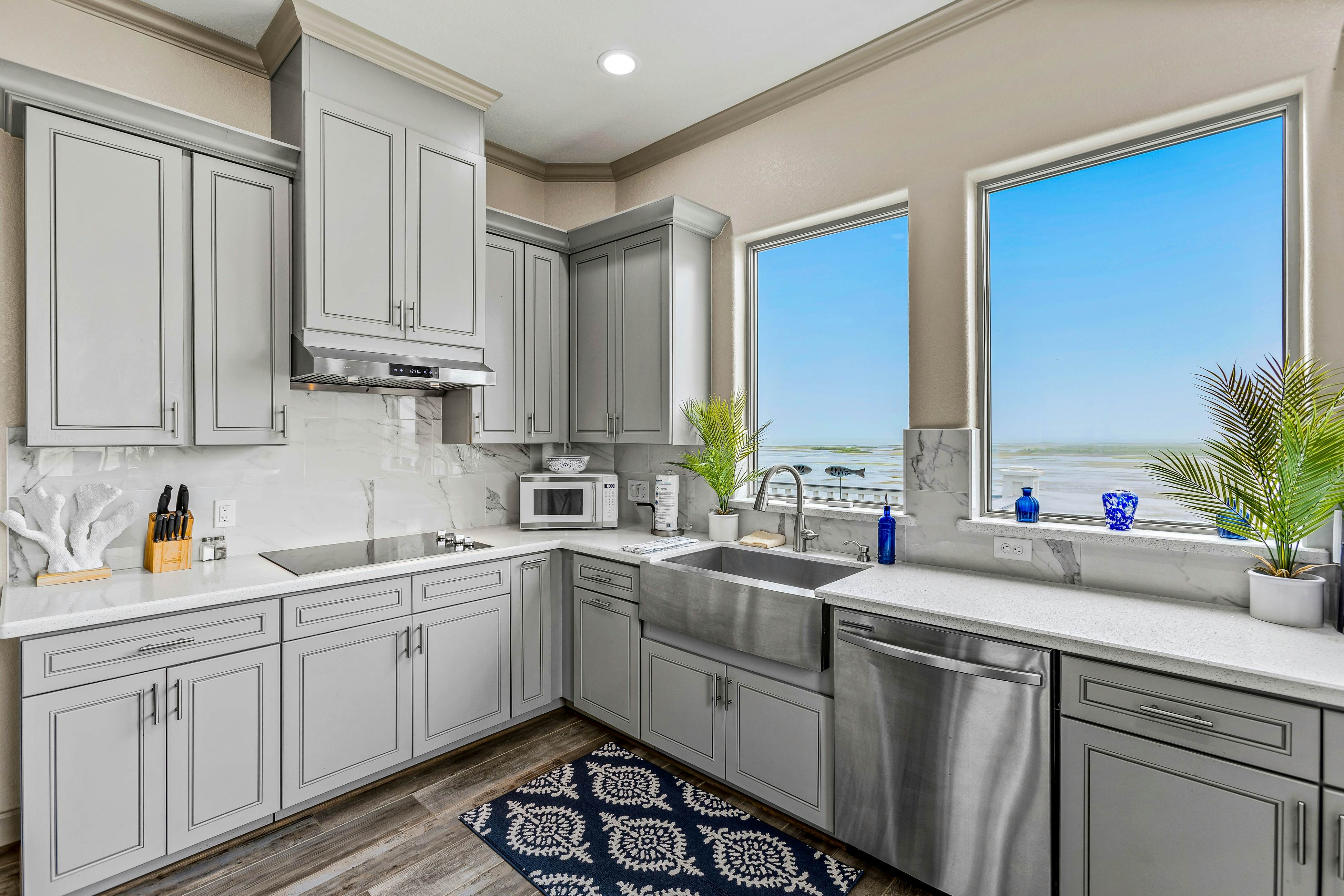 Pointe West - Bay Breeze Paradise