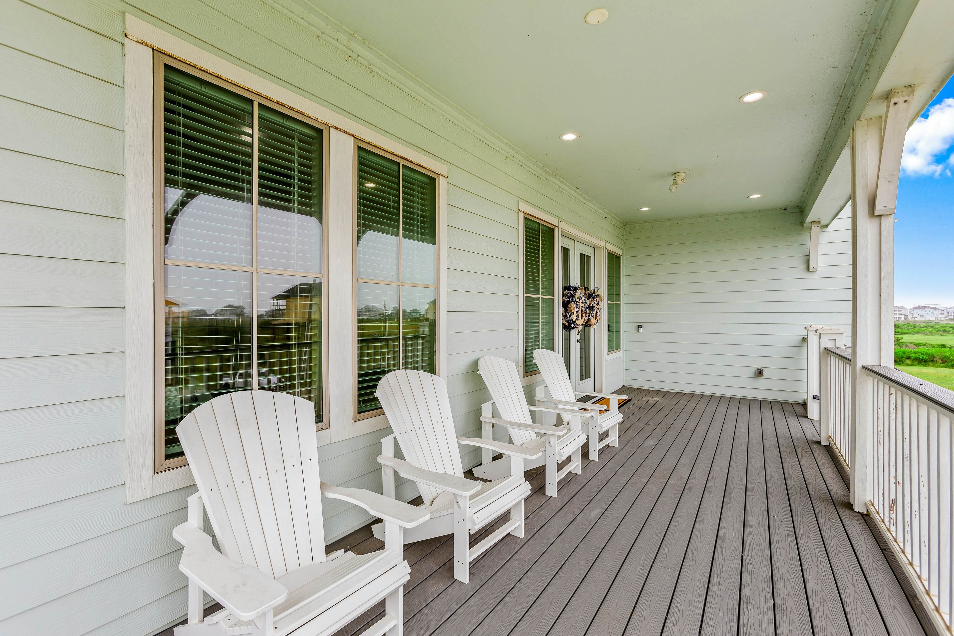 Pointe West - Bay Breeze Paradise