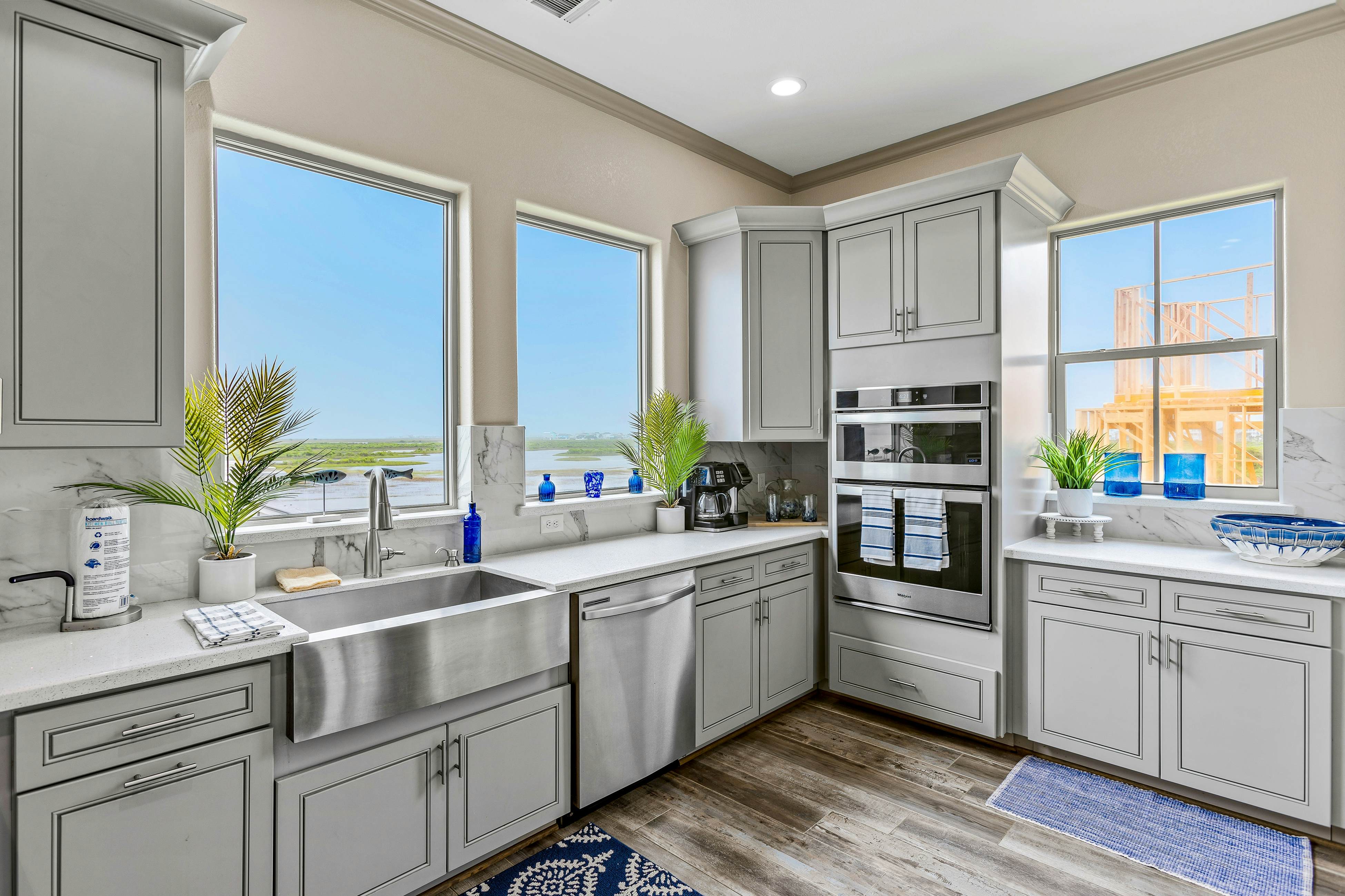 Pointe West - Bay Breeze Paradise