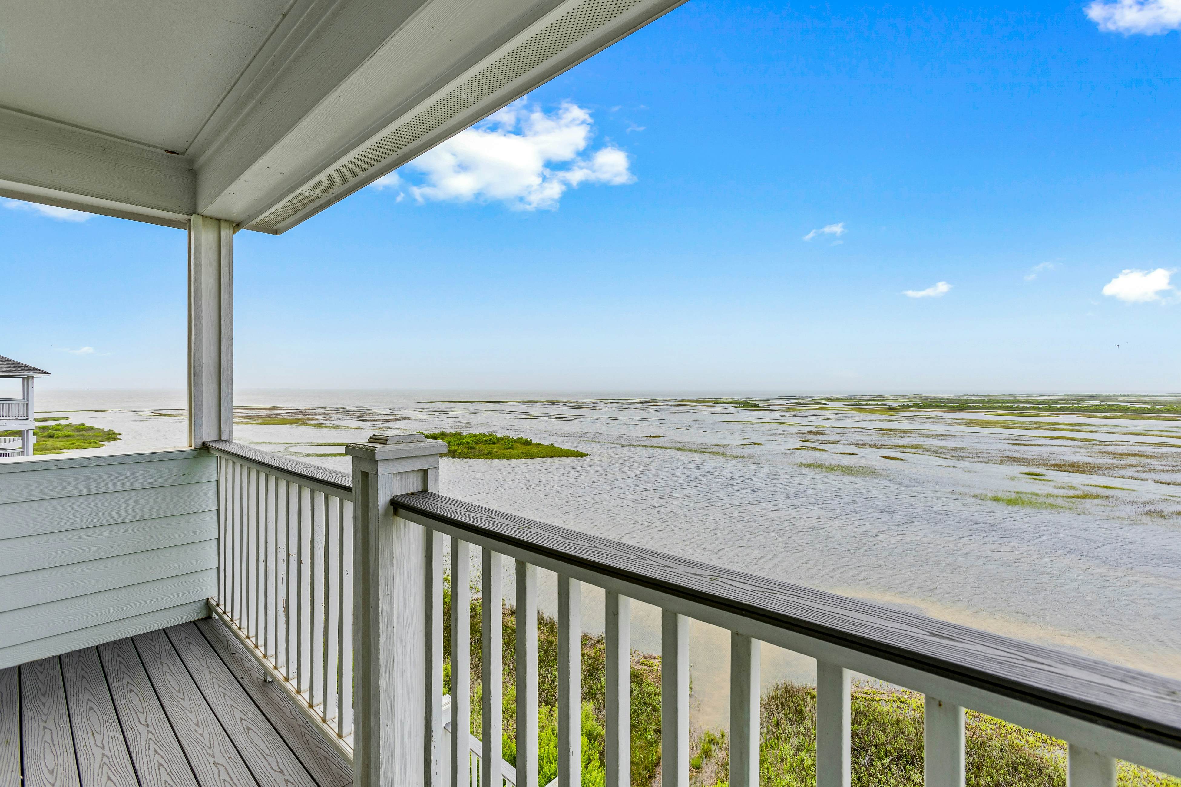 Pointe West - Bay Breeze Paradise